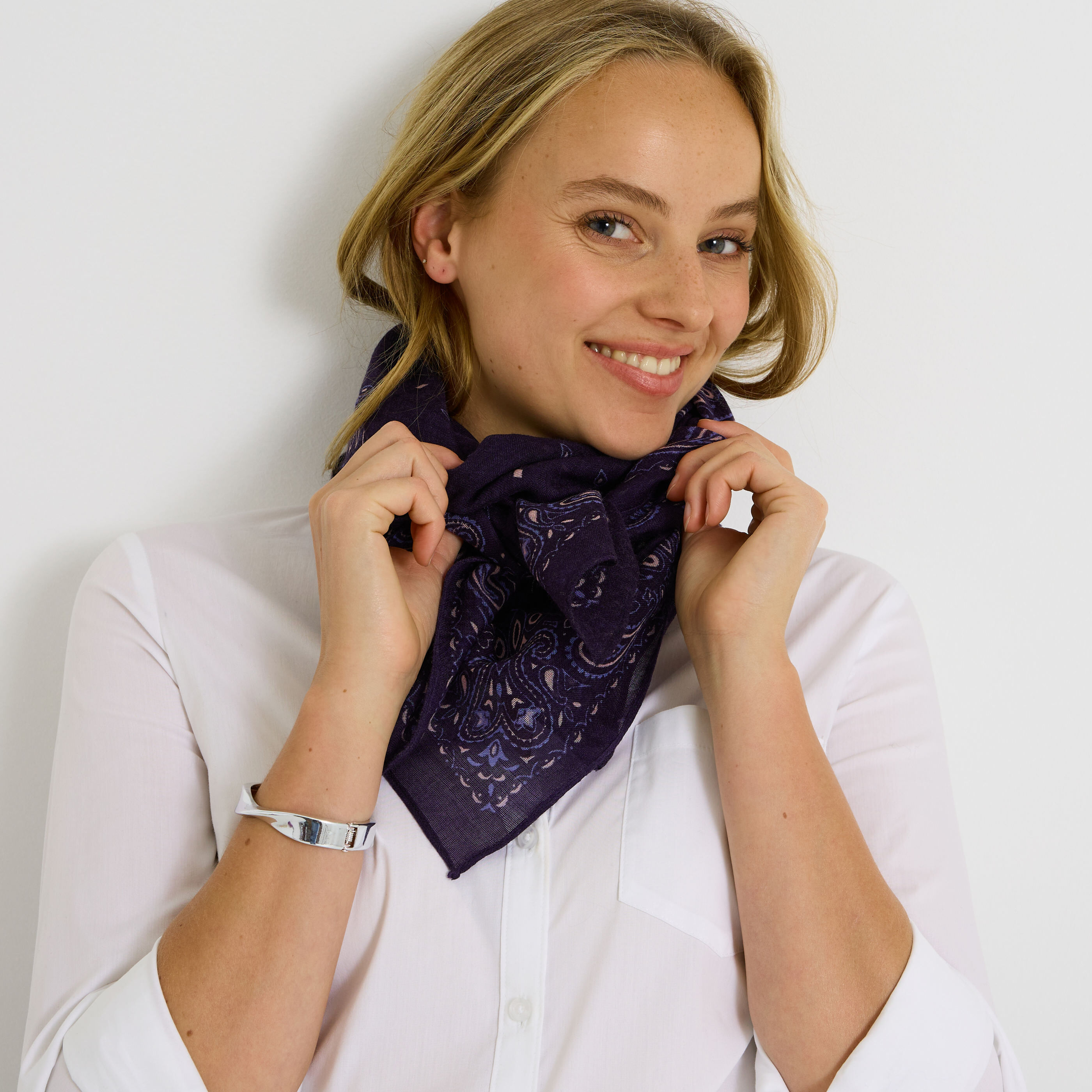 Foulard carr&eacute; en voile de laine femme