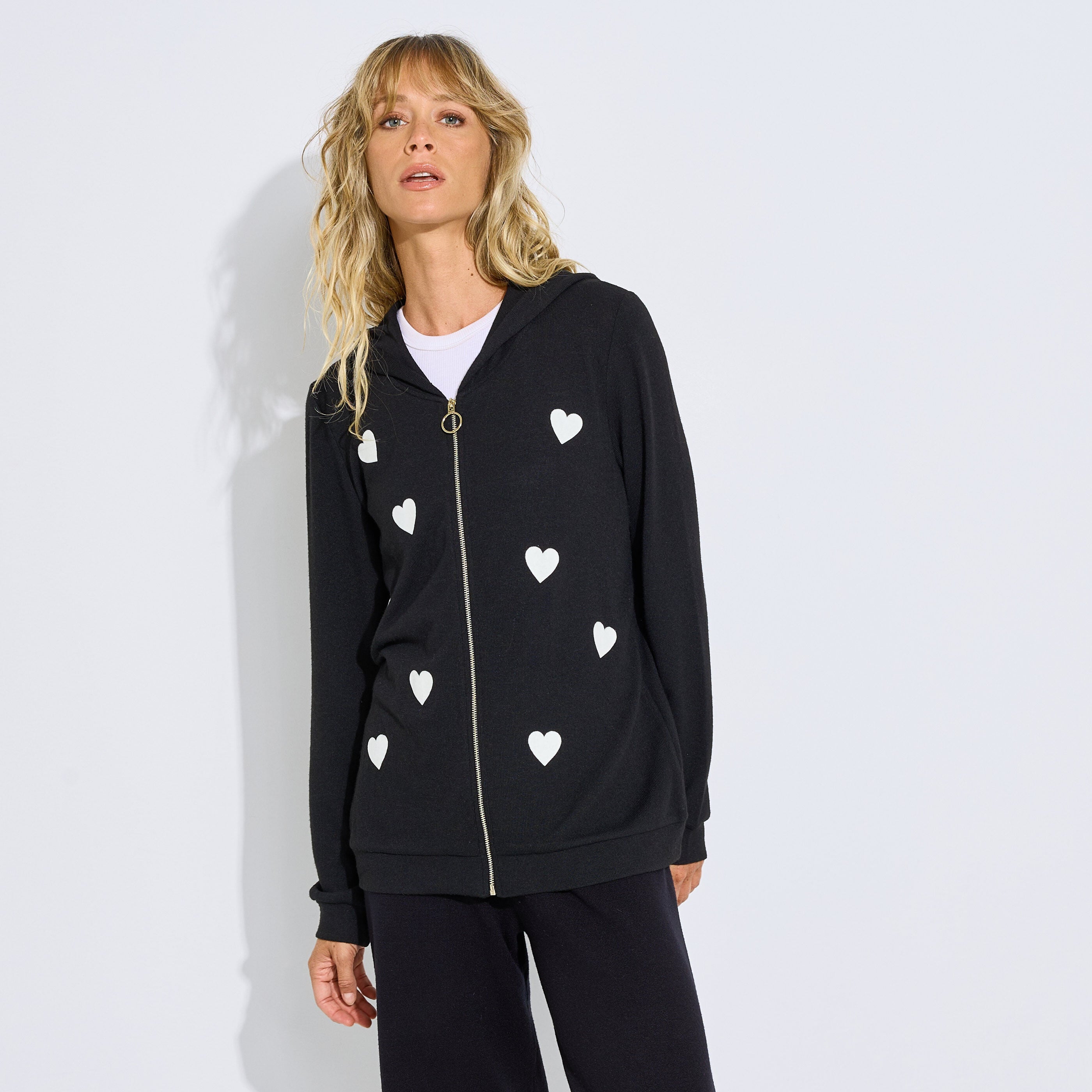 Sweat zipp&eacute; &agrave; capuche motif c&oelig;urs femme