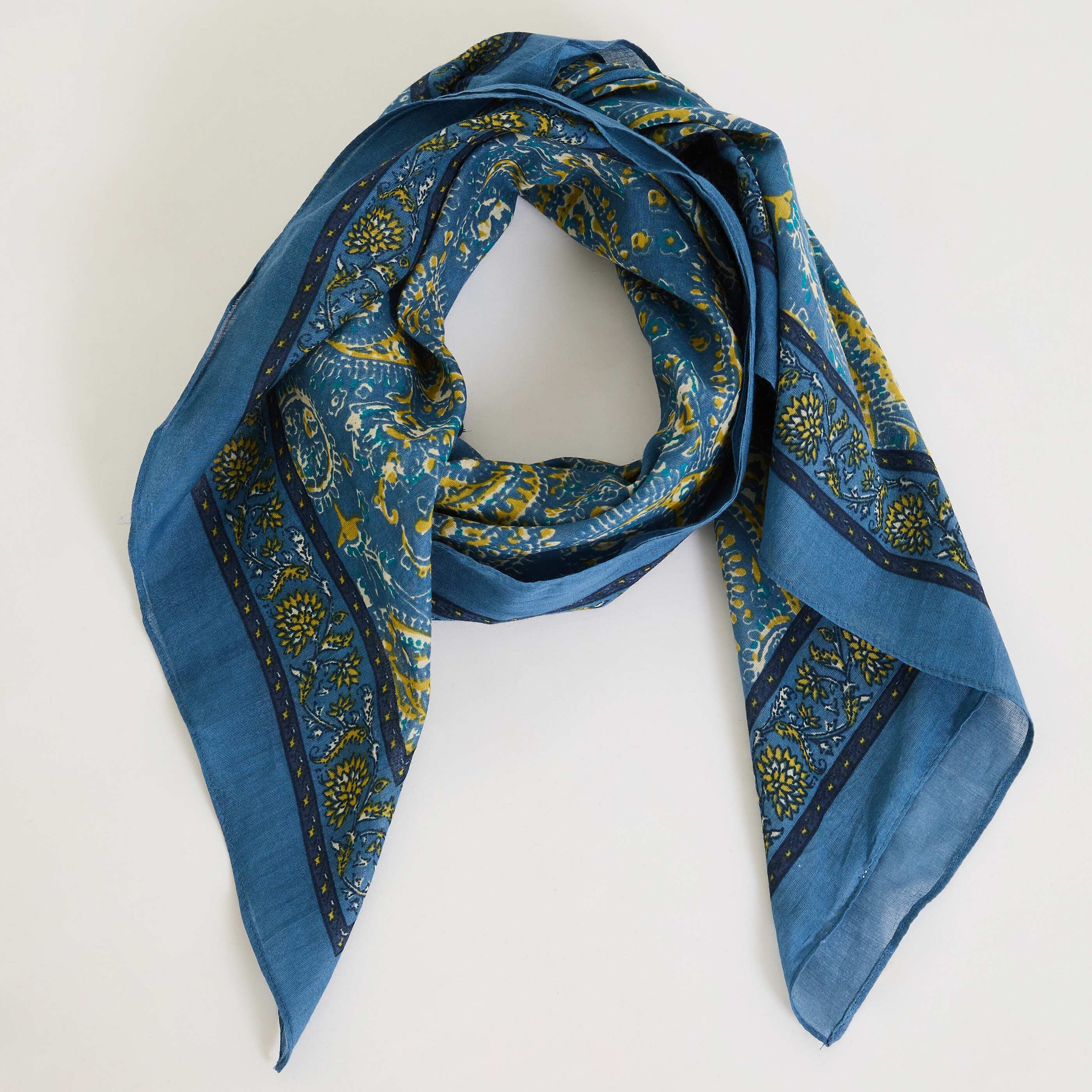 Foulard carr&eacute; femme