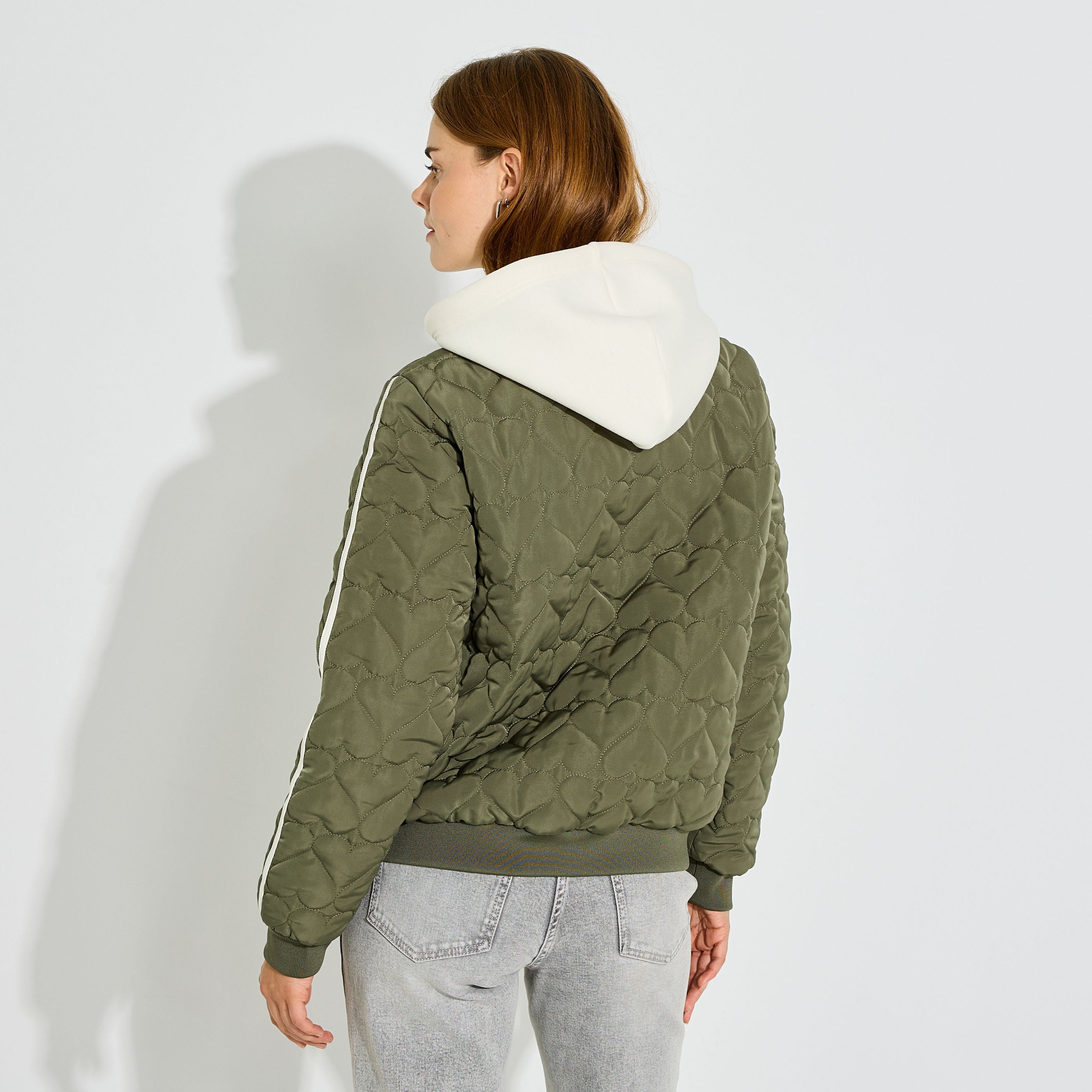 Blouson matelass&eacute; &agrave; capuche femme
