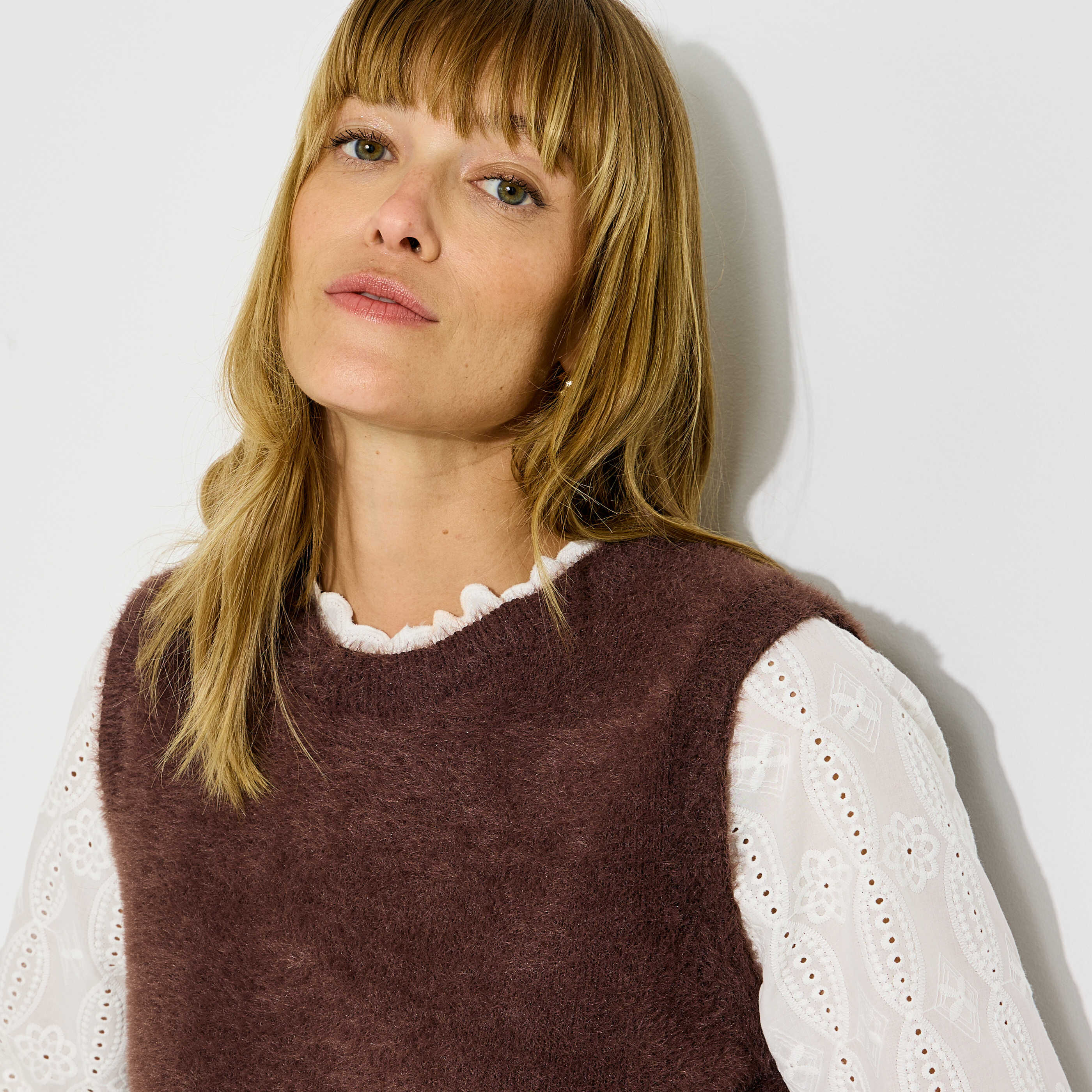 Pull col montant manches ajour&eacute;es femme