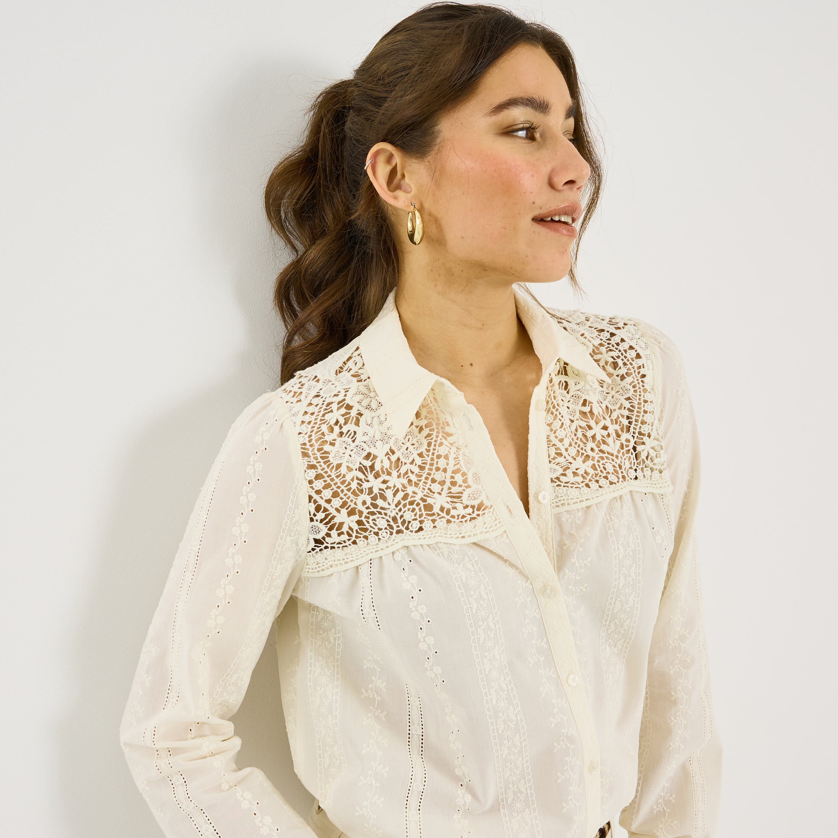 Chemise broderies florales femme