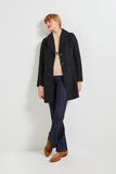 Manteau par-dessus femme