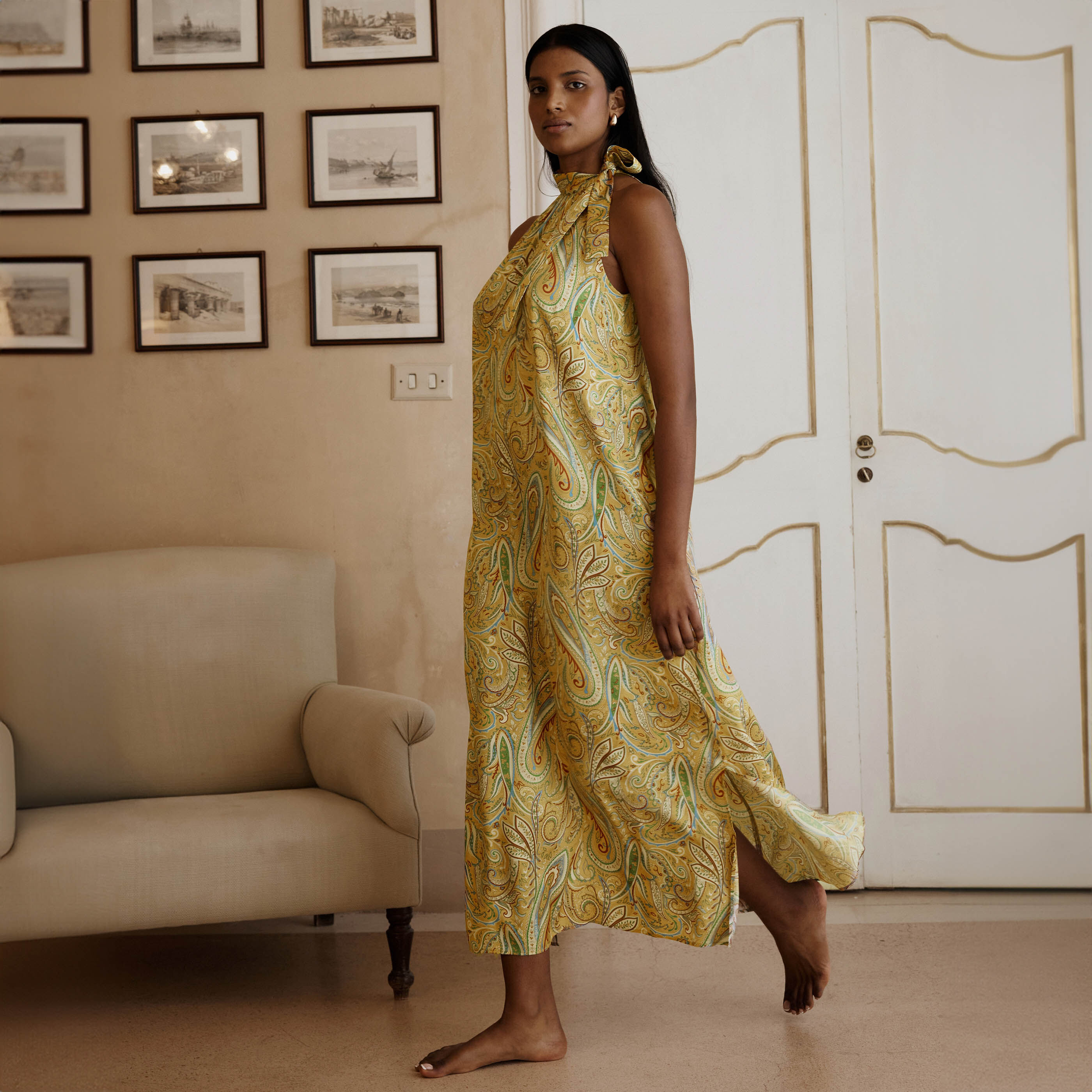 Robe longue imprim&eacute;e en satin