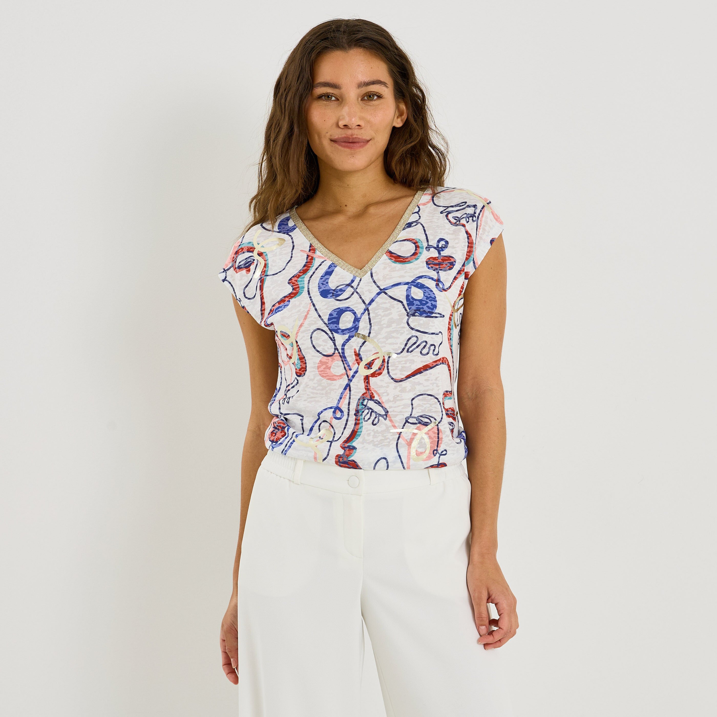 T-shirt imprim&eacute; abstrait col V femme