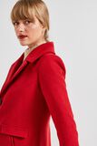 Manteau par-dessus femme