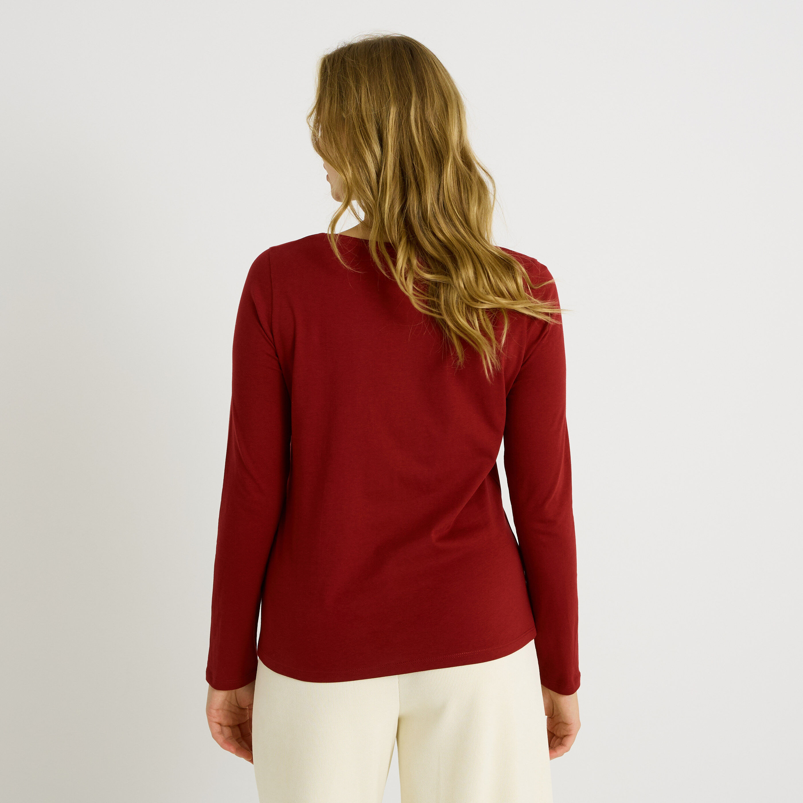 T-shirt uni avec c&oelig;ur brod&eacute; femme