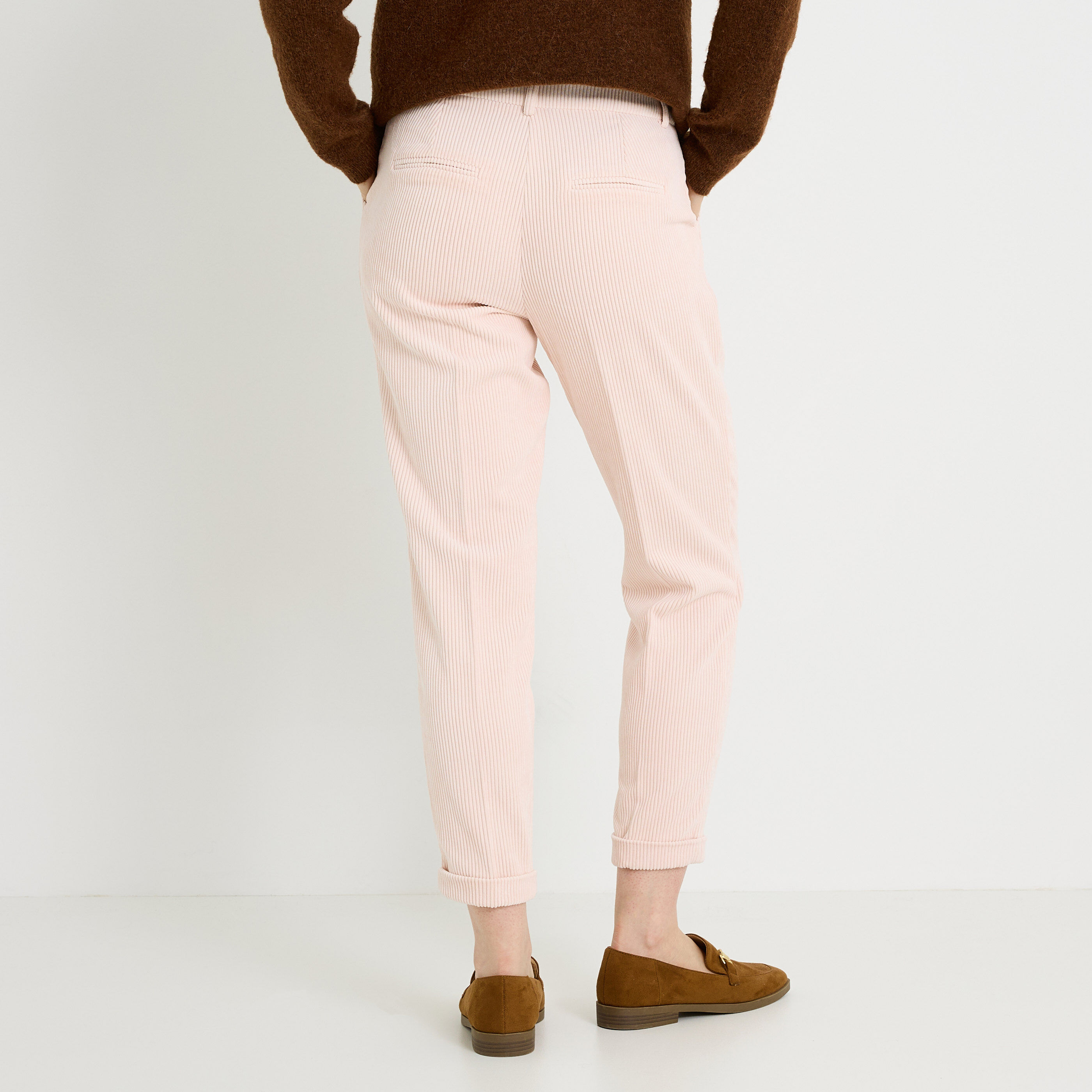 Pantalon en velours c&ocirc;tel&eacute; femme