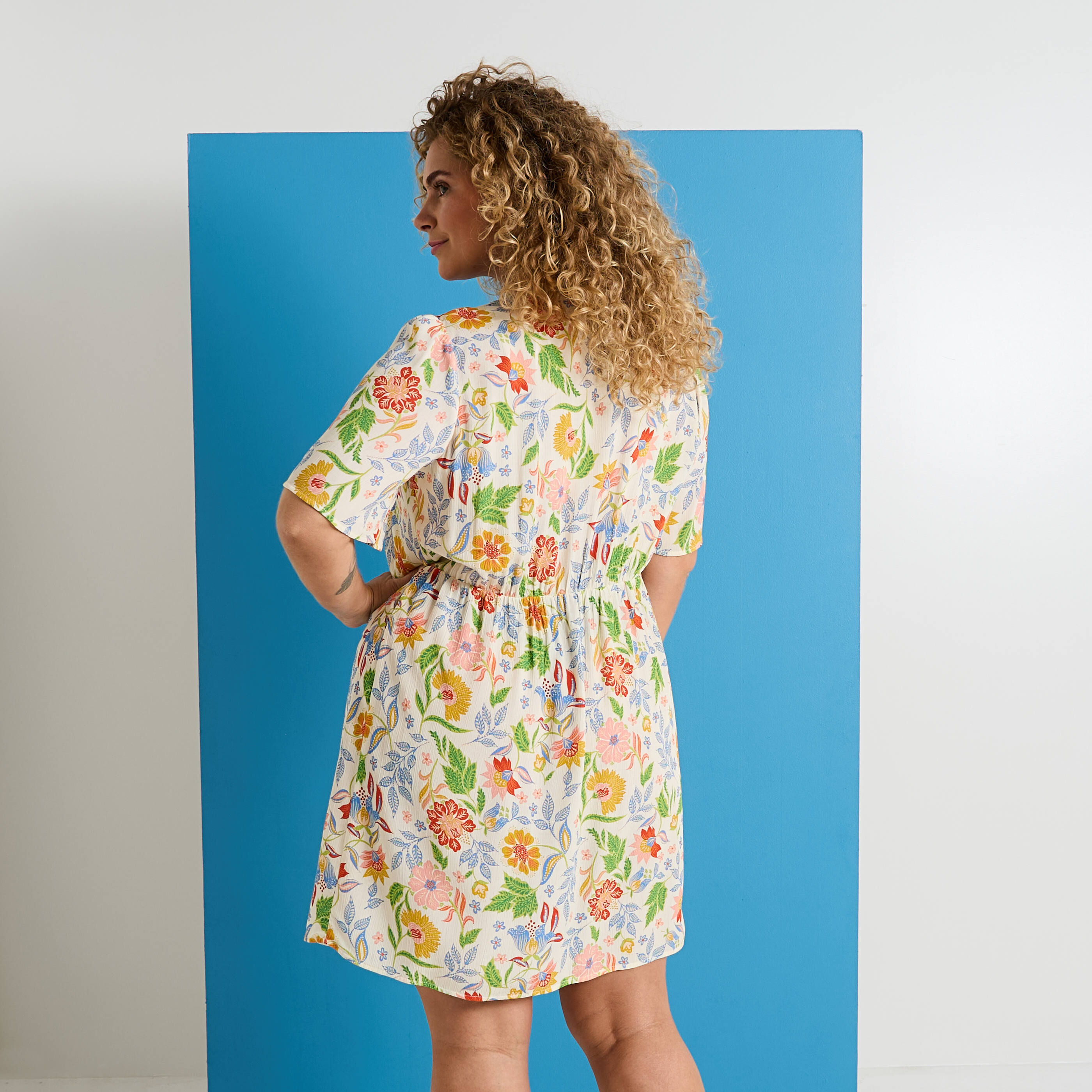 Robe longueur genou &agrave; imprim&eacute; fleuri