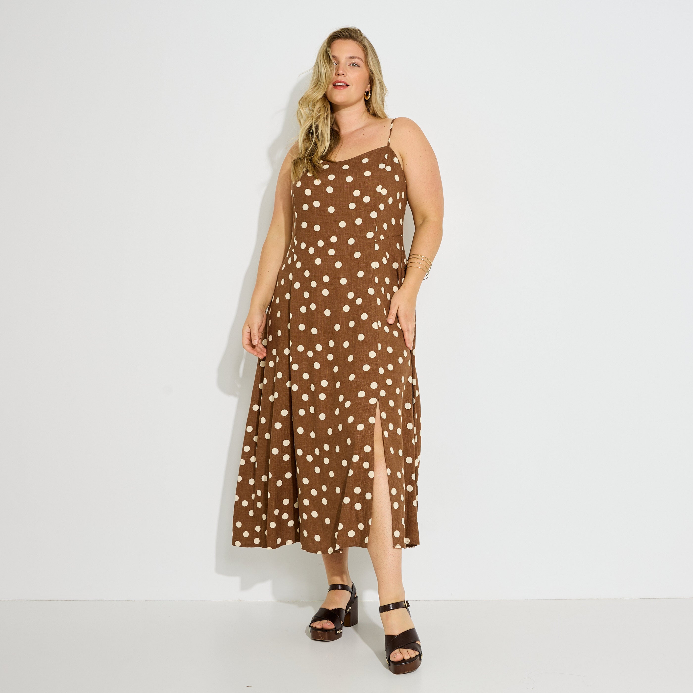 Robe longue fines bretelles motif pois 