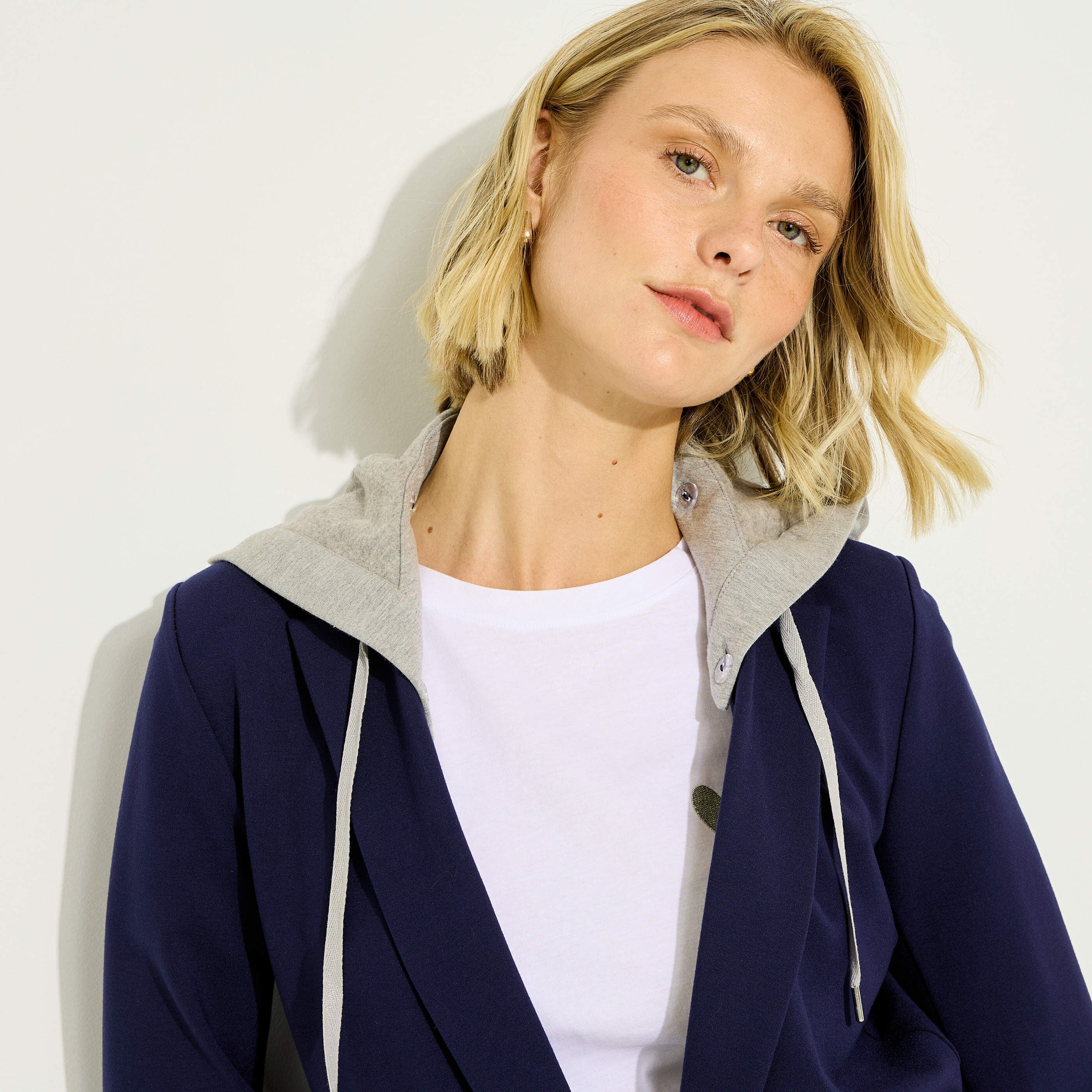 Blazer en maille &agrave; capuche femme