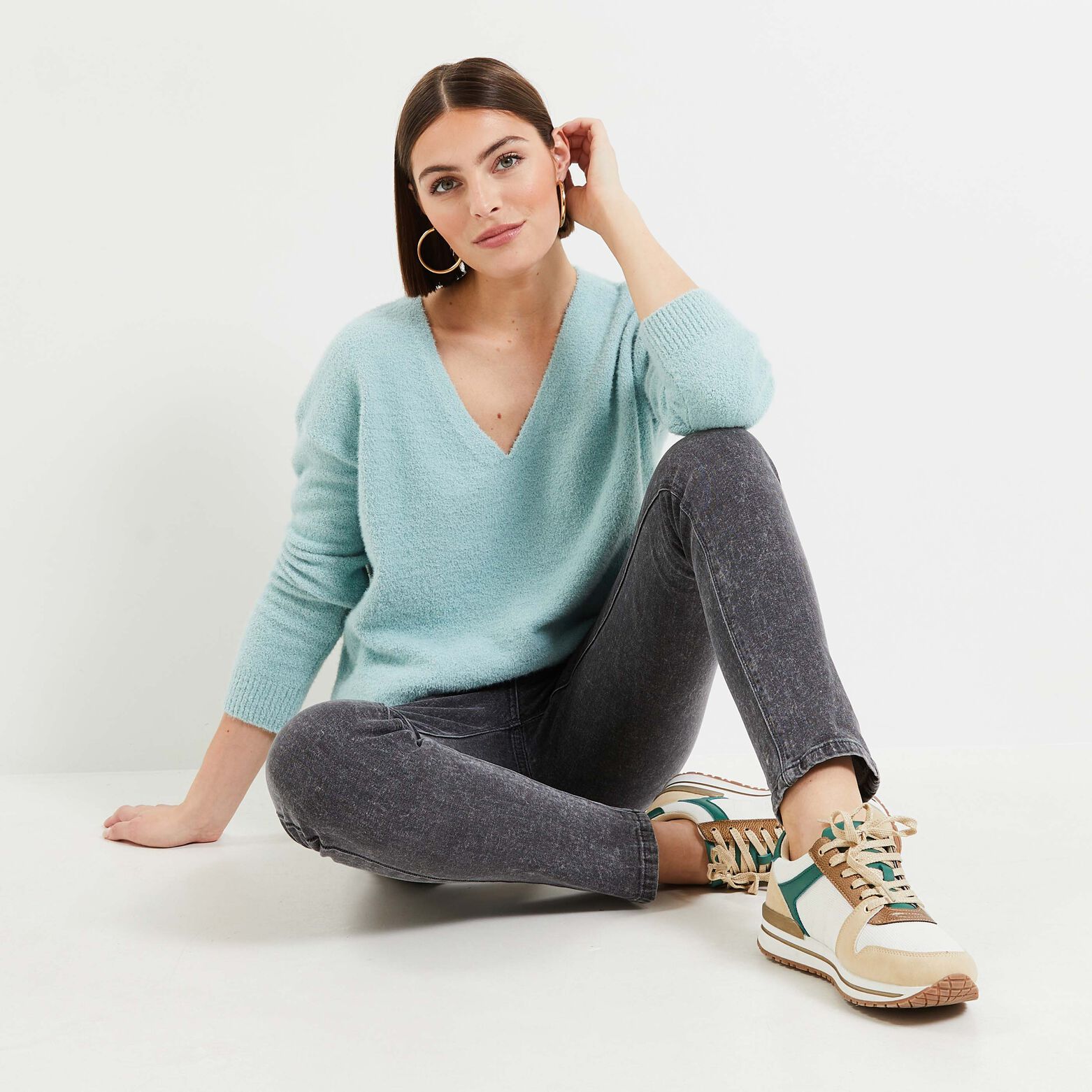 Pull fluffy col V femme