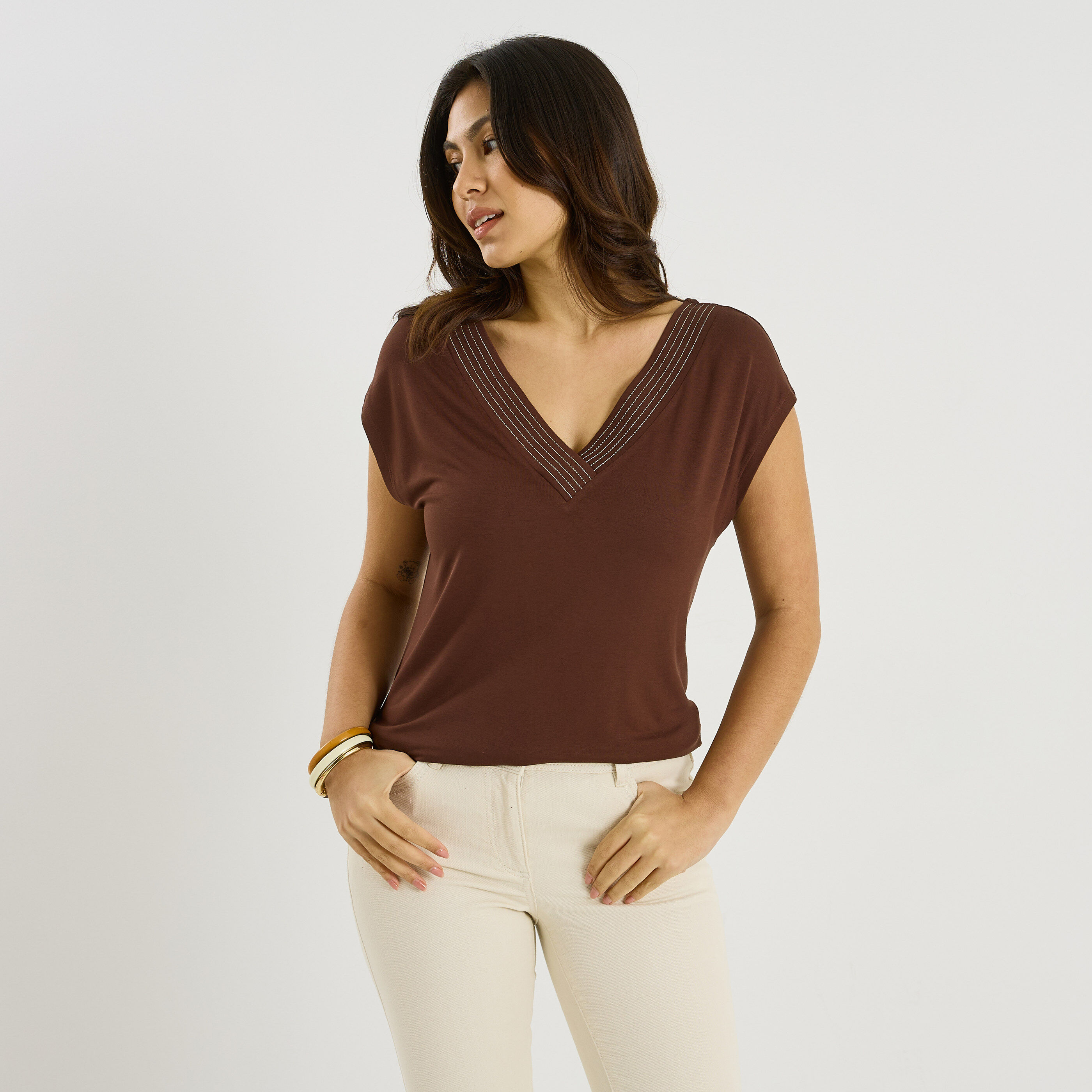 T-shirt col V liser&eacute;s brillants femme