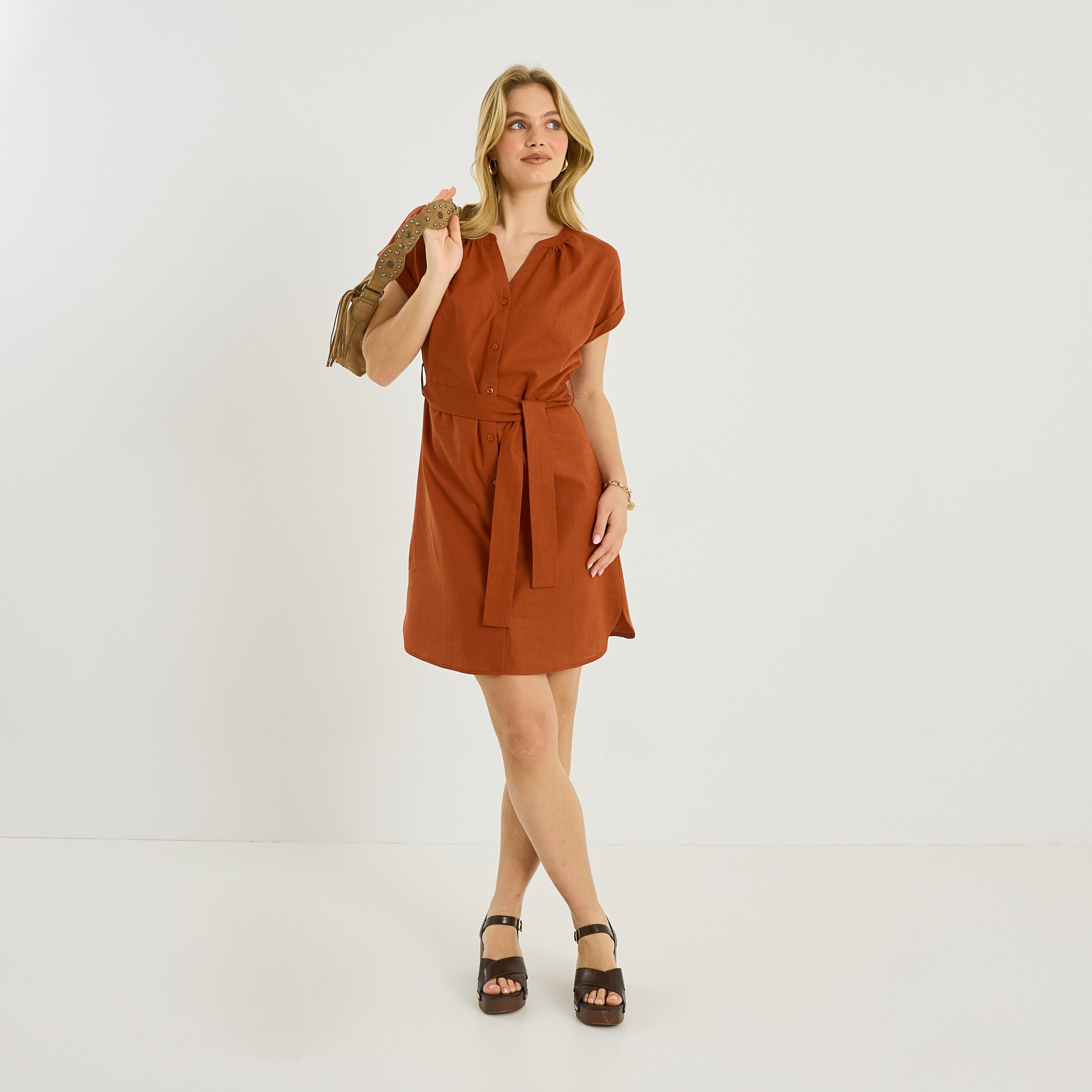 Robe courte unie en lin m&eacute;lang&eacute;