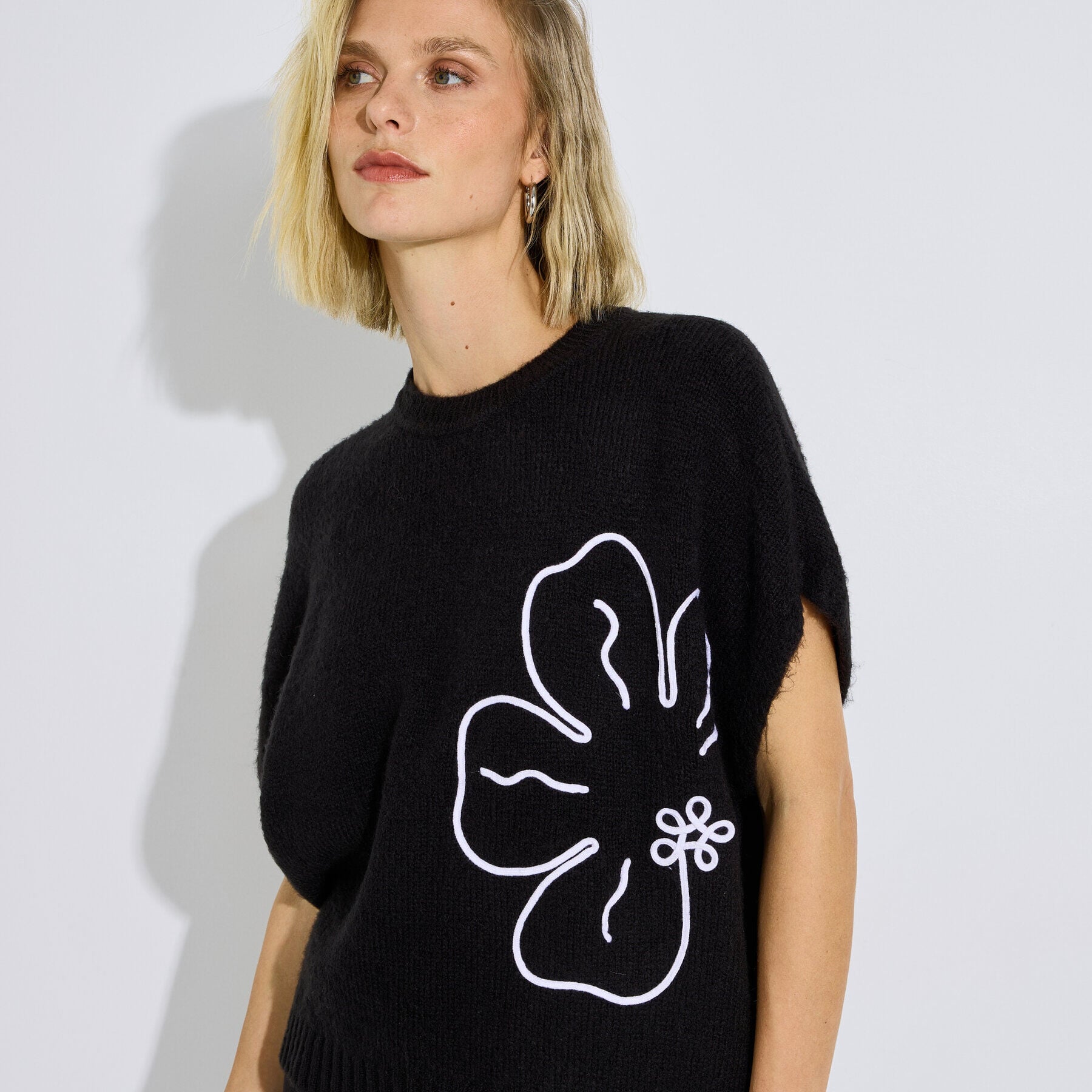 Pull sans manches motif fleur femme
