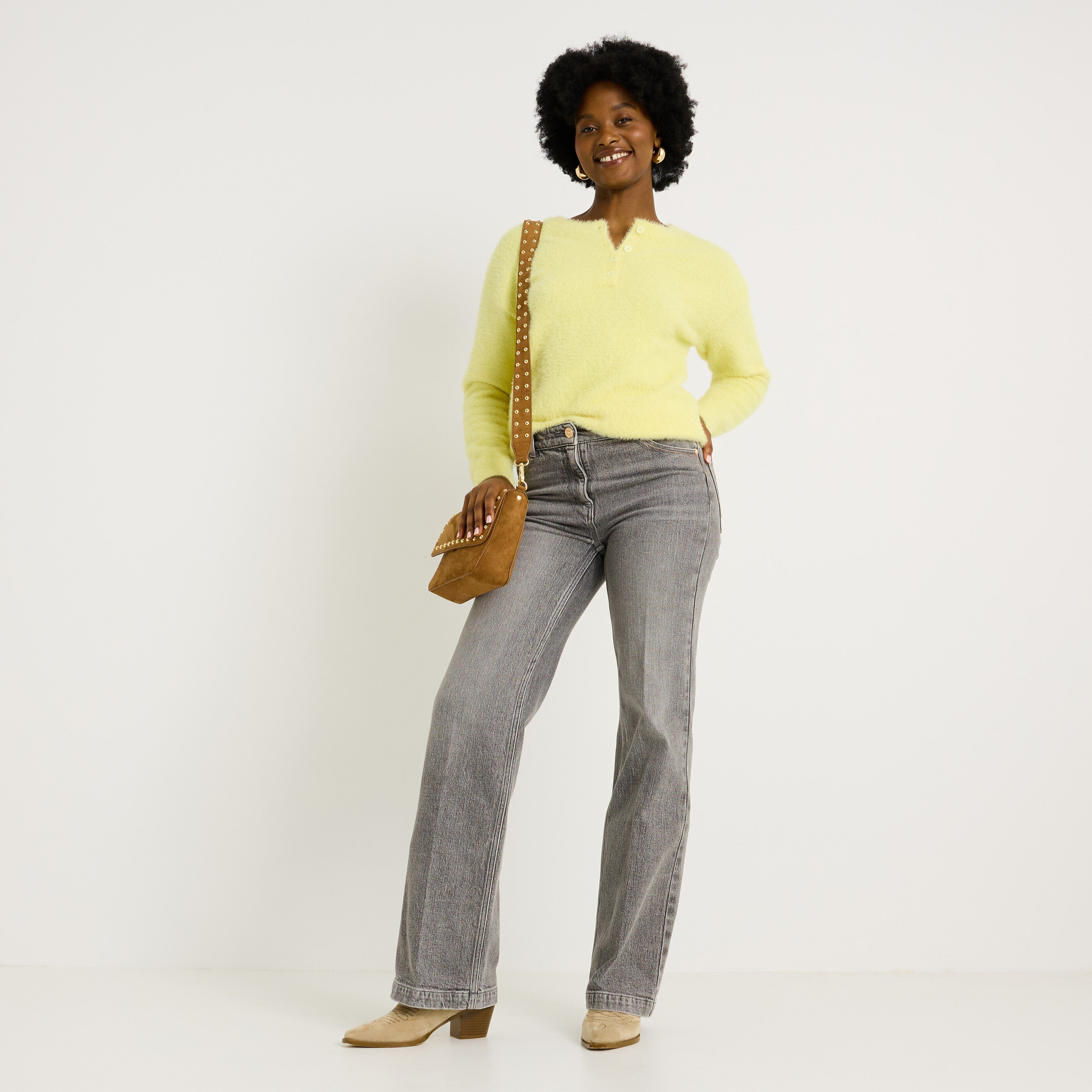 Pull fluffy col boutonn&eacute; femme