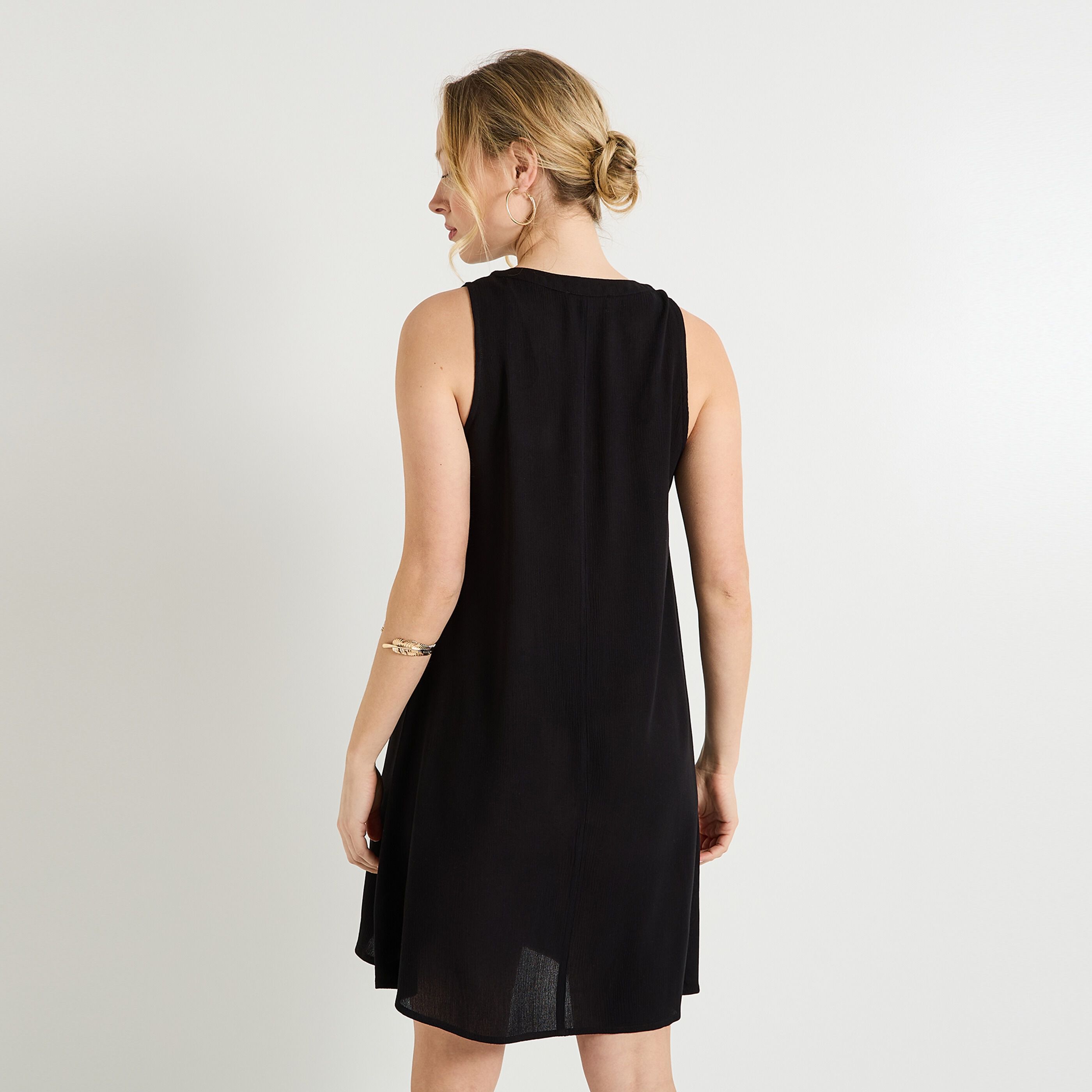 Robe courte en cr&eacute;pon femme
