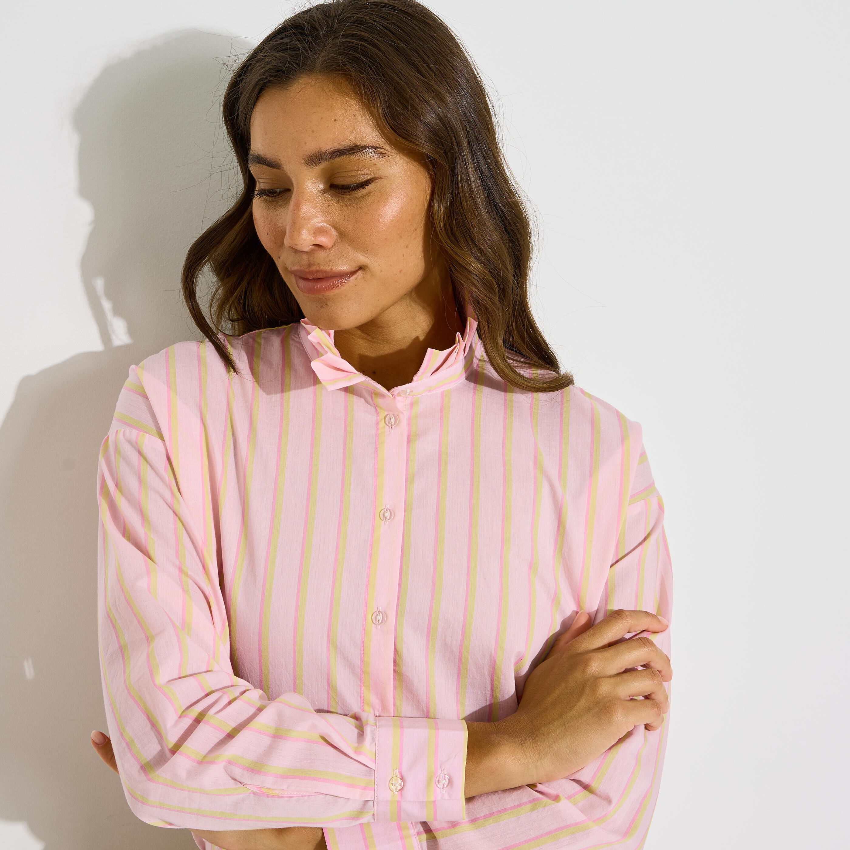 Chemise ray&eacute;e col volant&eacute; femme