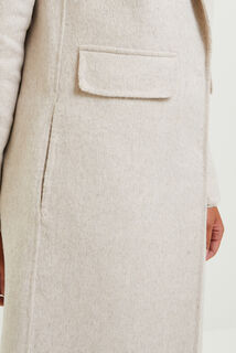 Manteau par-dessus femme
