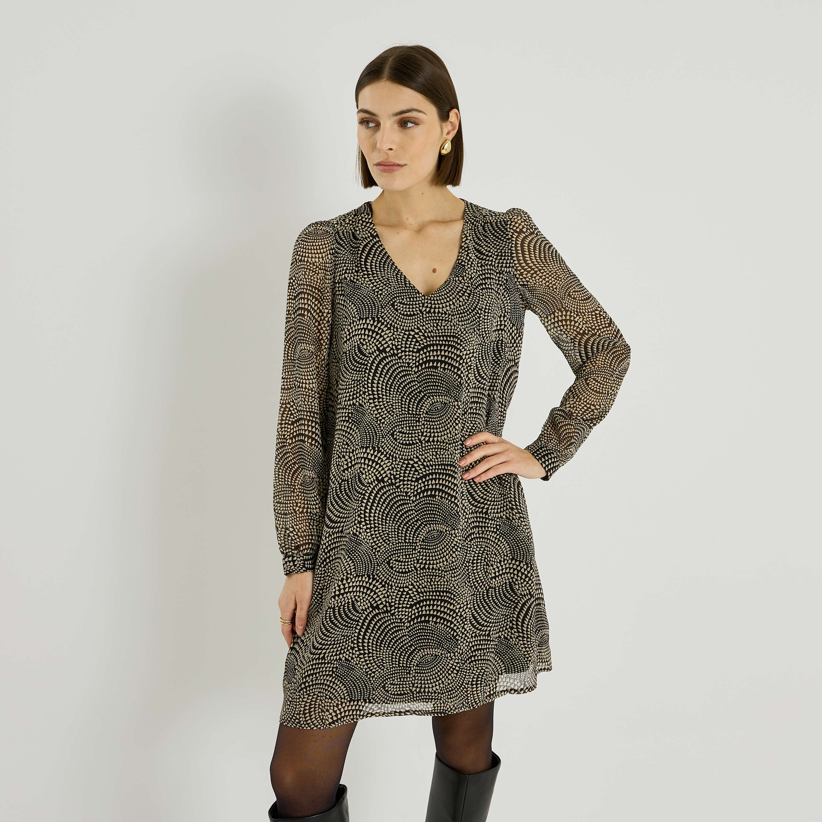 Robe habill&eacute;e imprim&eacute; g&eacute;om&eacute;trique