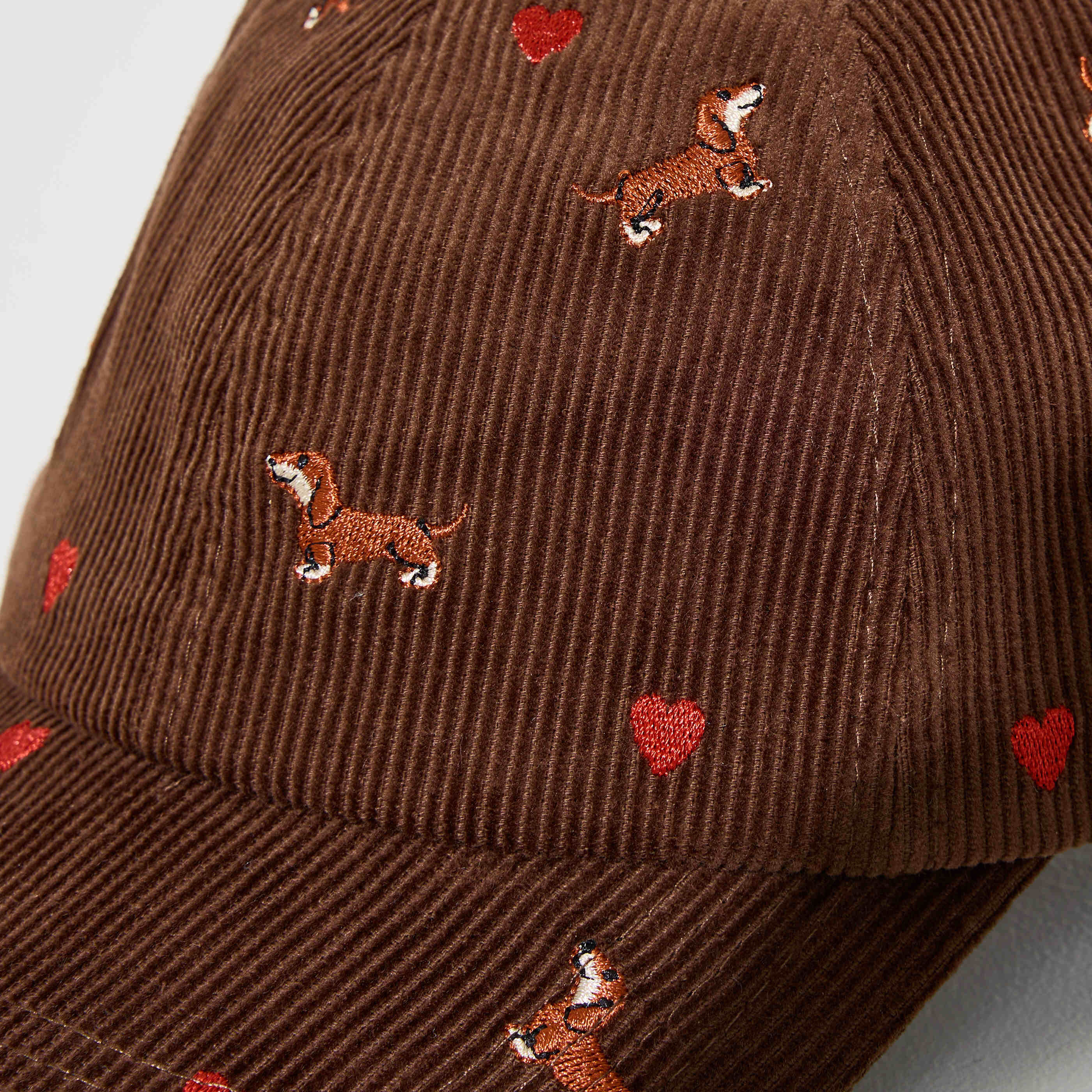 Casquette en velours brod&eacute;e femme