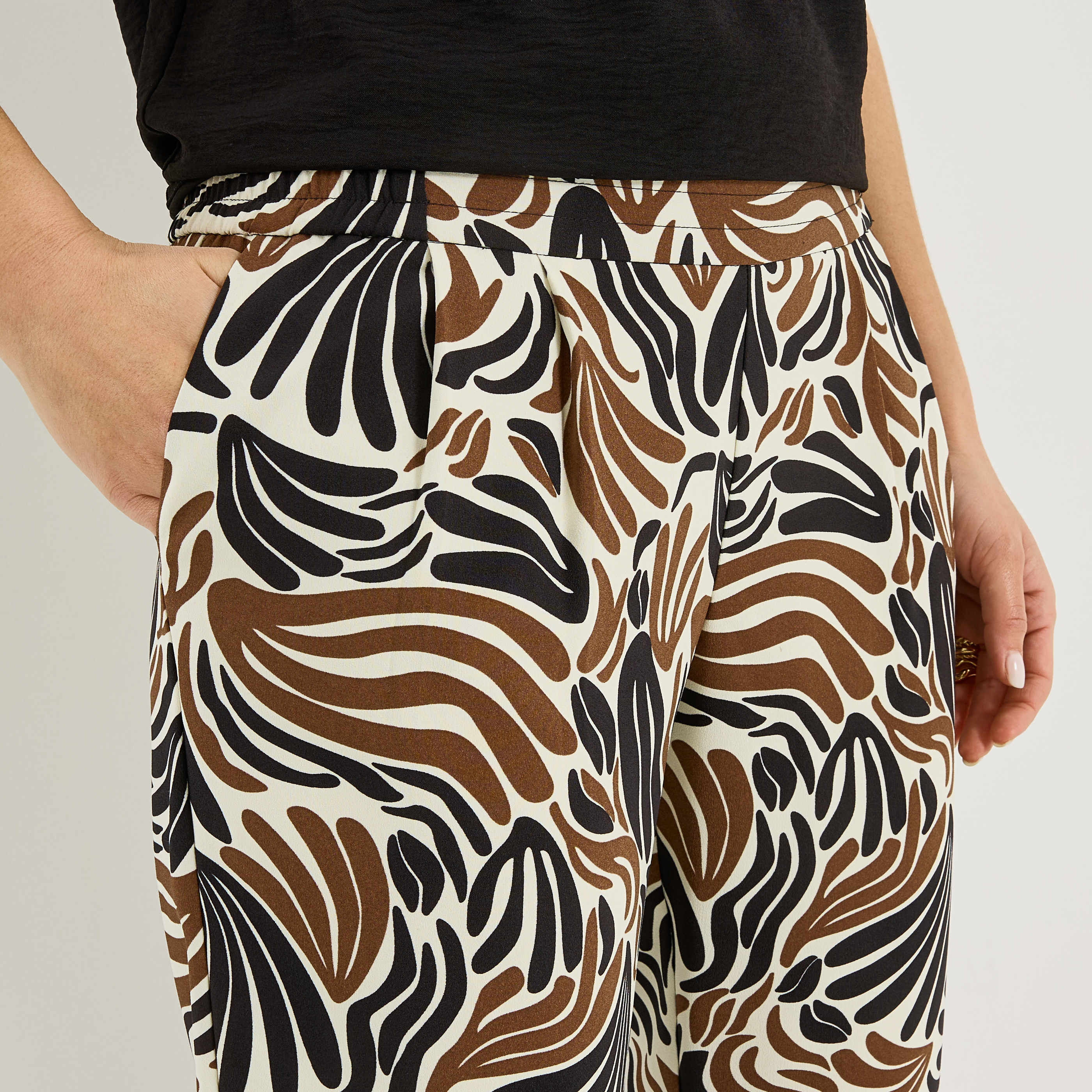 Pantalon fluide imprim&eacute; graphique femme