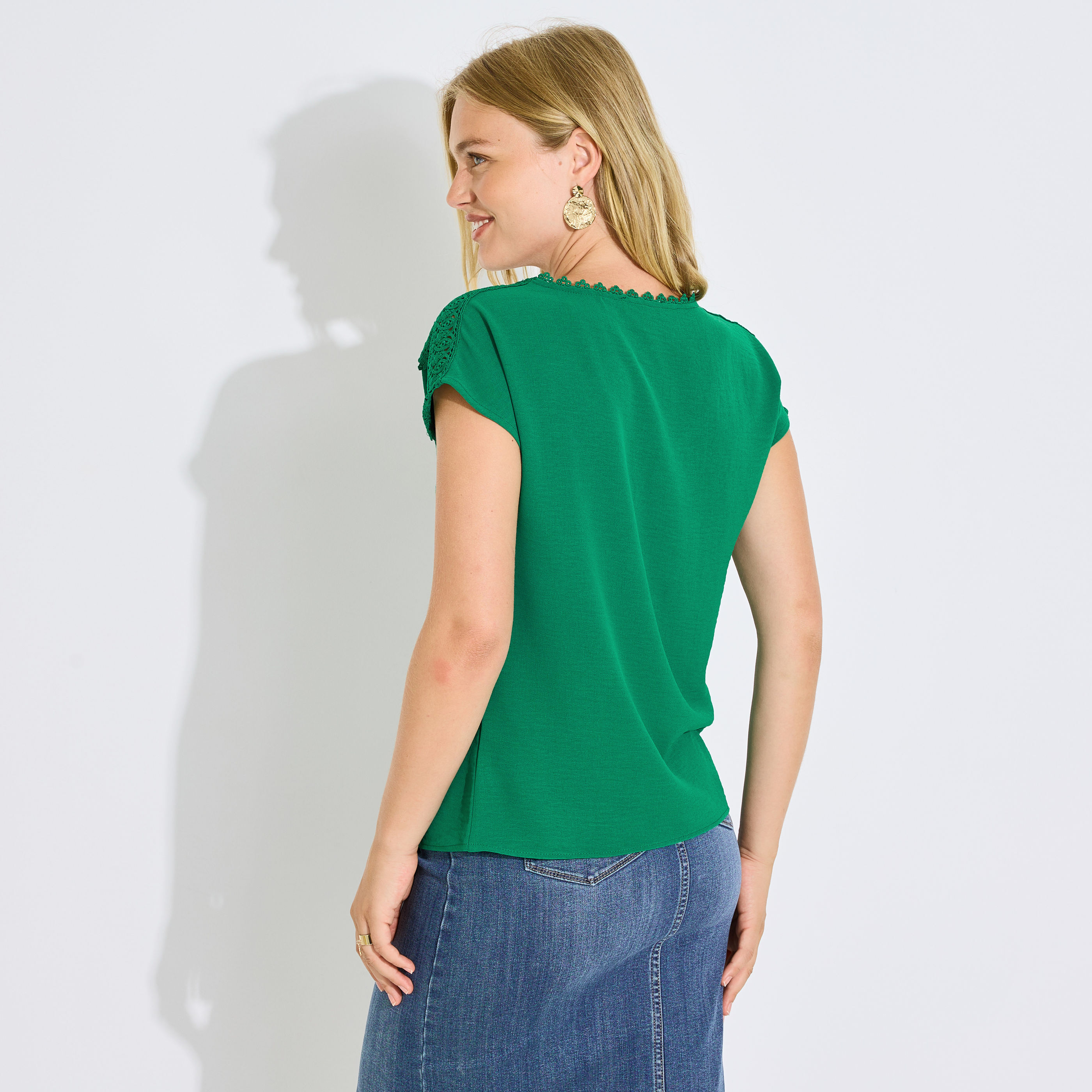 Blouse col V d&eacute;tails ajour&eacute;s femme