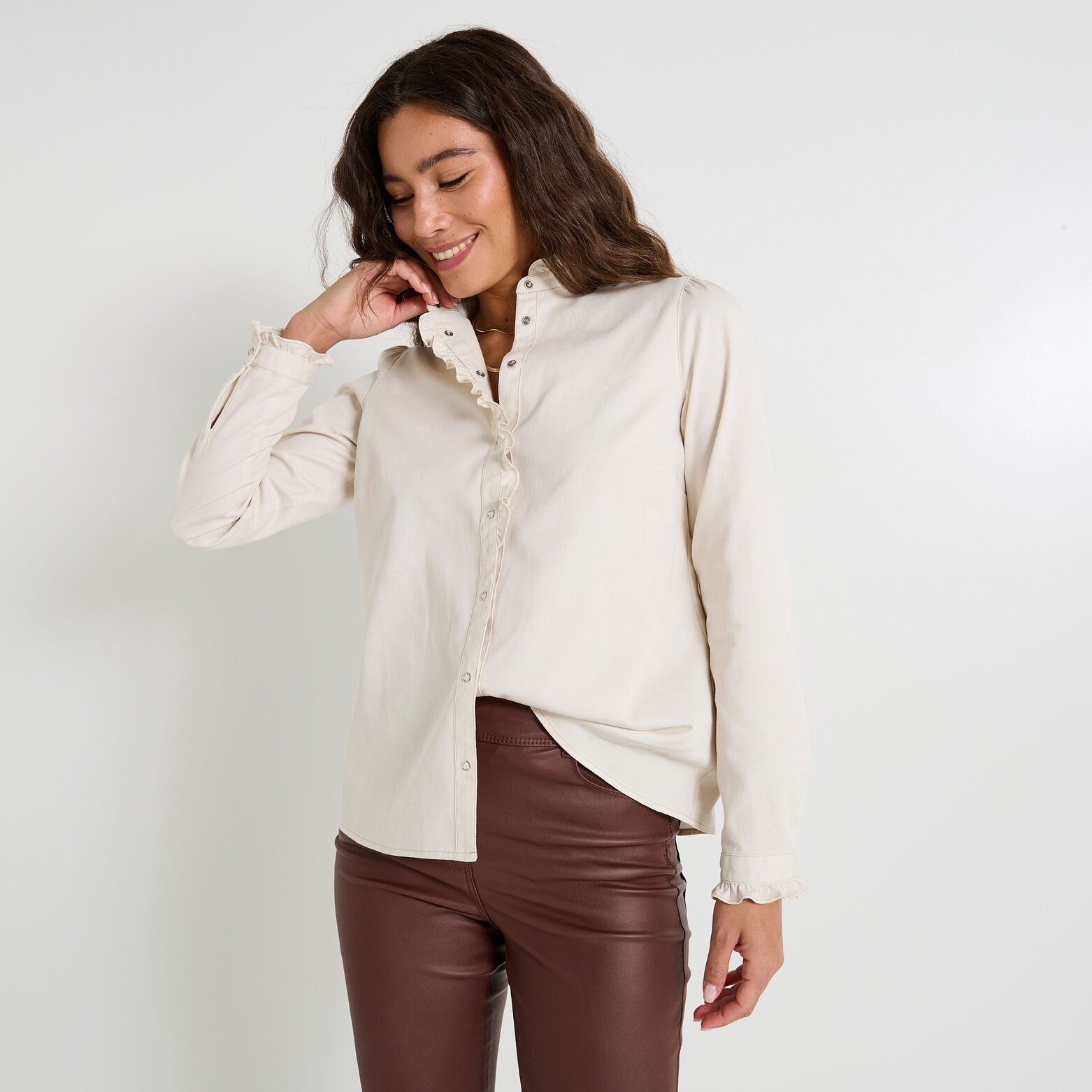 Chemise col volanté femme