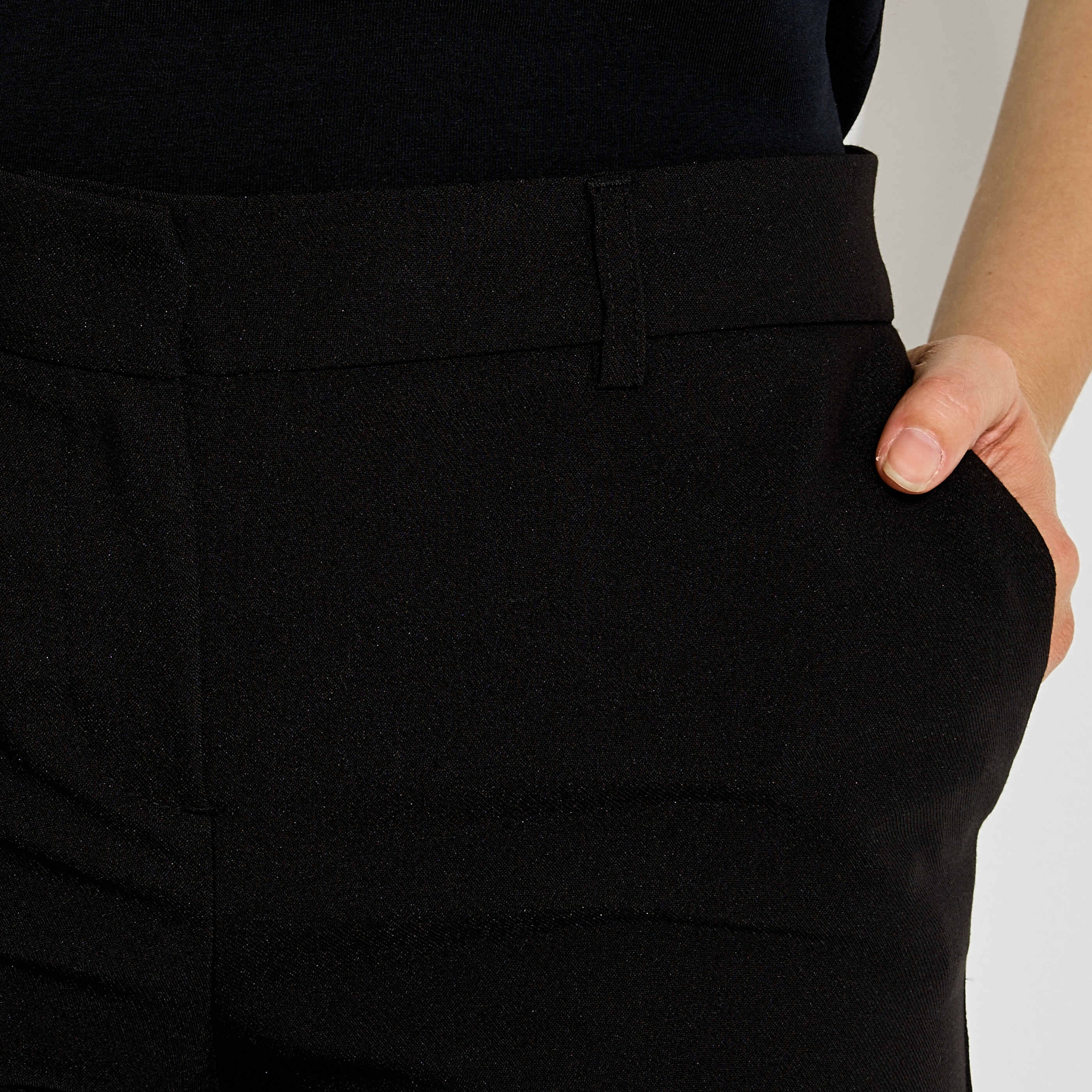 Pantalon chic et ajust&eacute; femme