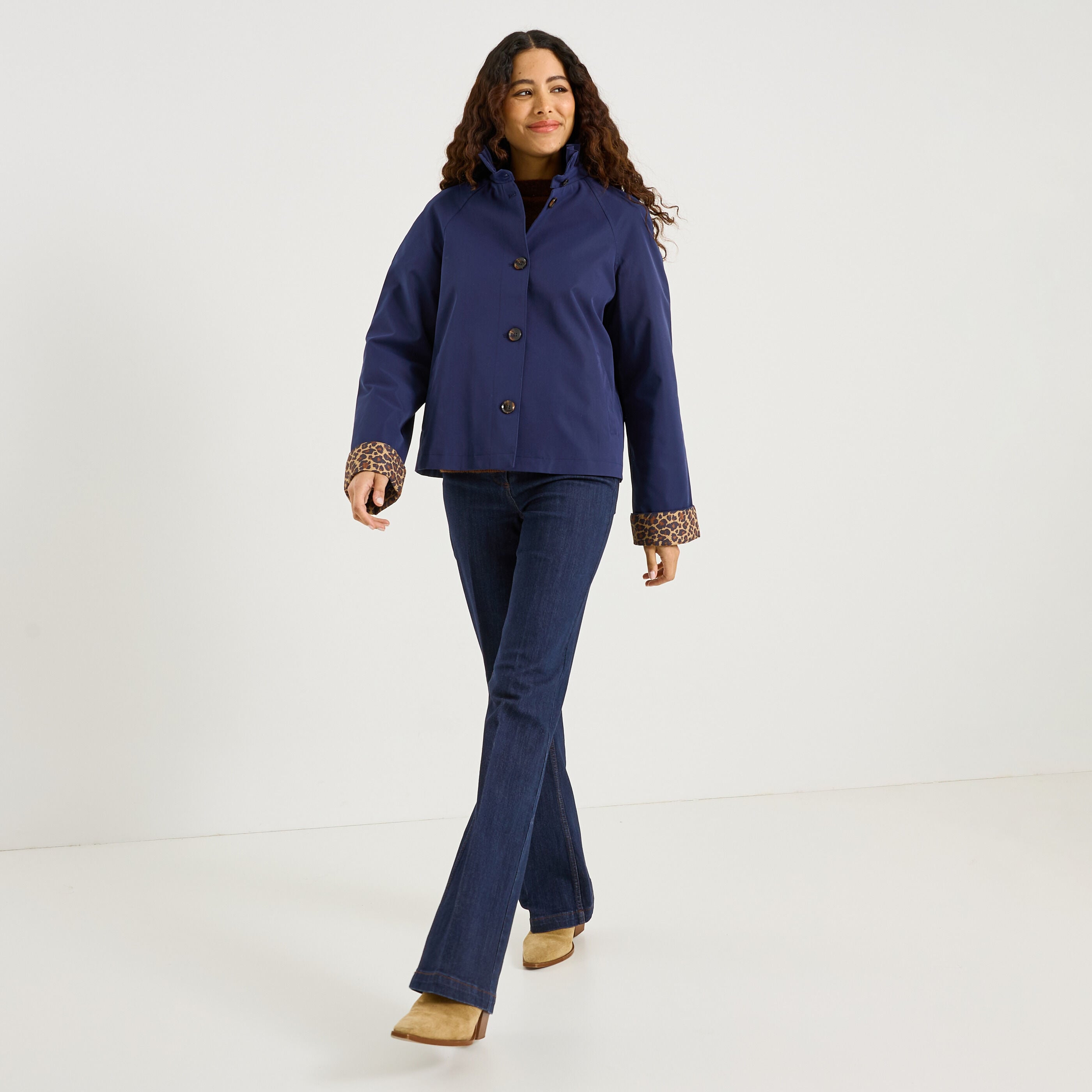Trench court col montant femme