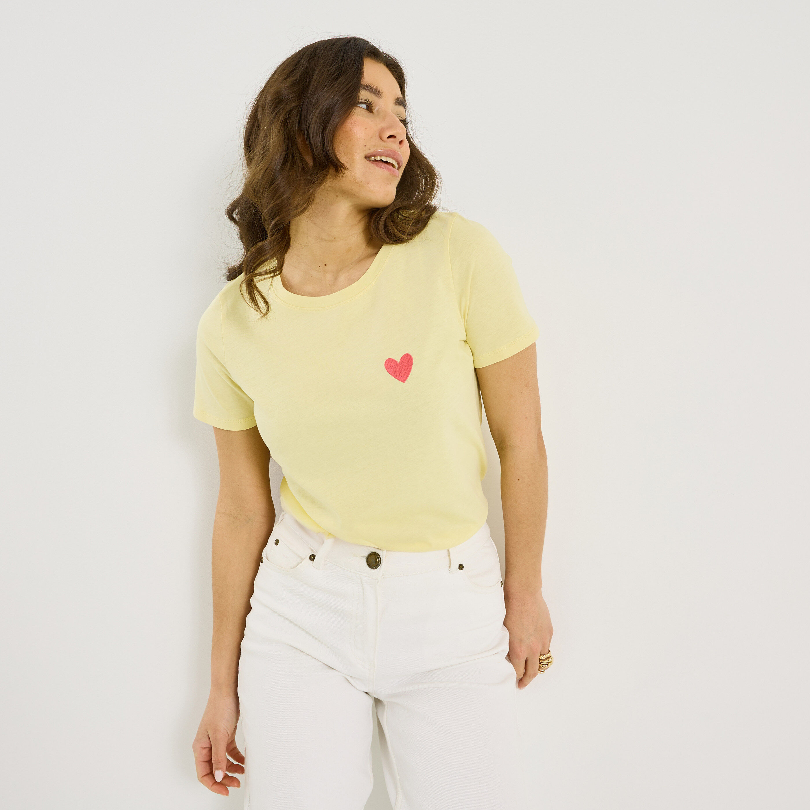 T-shirt col rond c&oelig;ur brod&eacute; femme