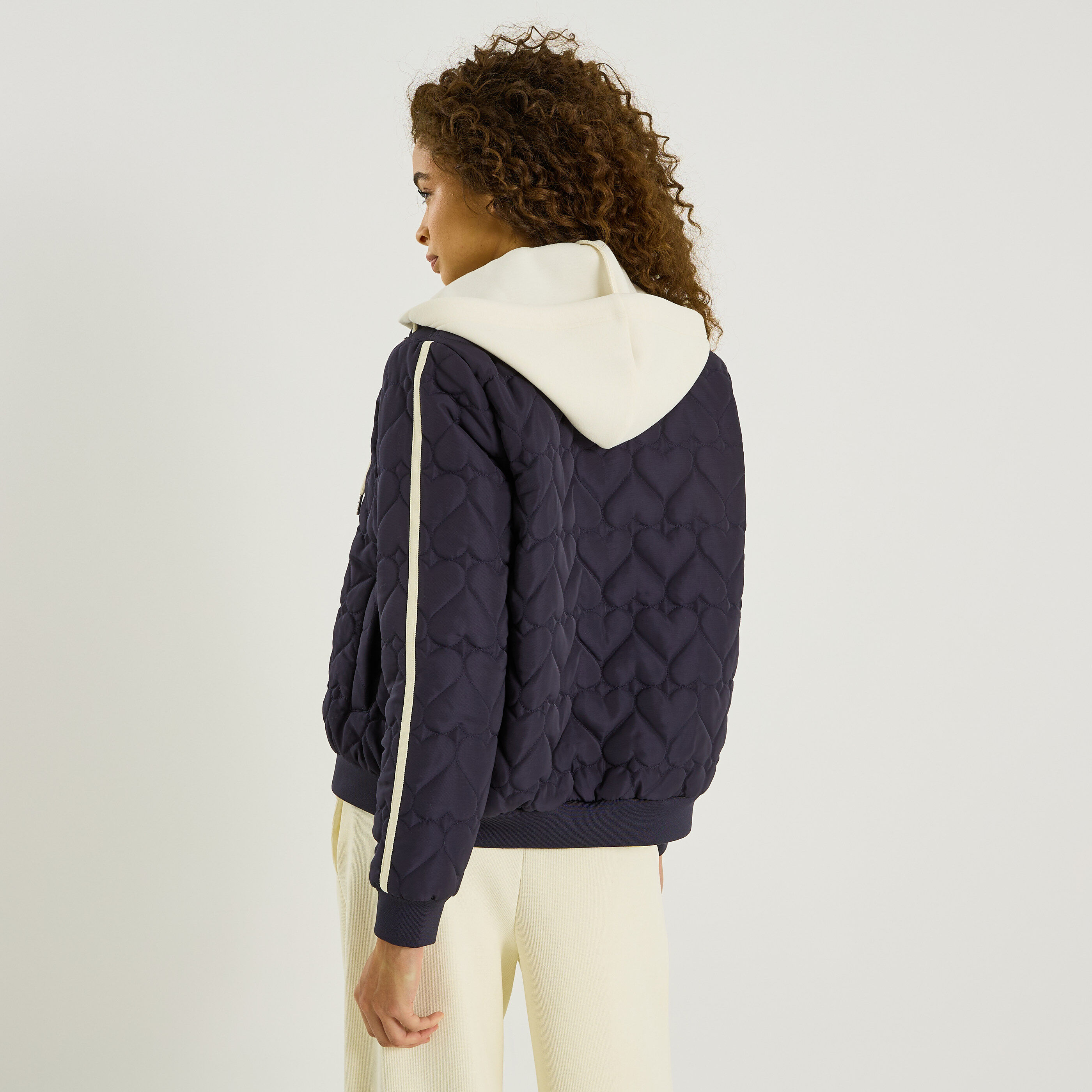 Blouson matelass&eacute; capuche amovible femme