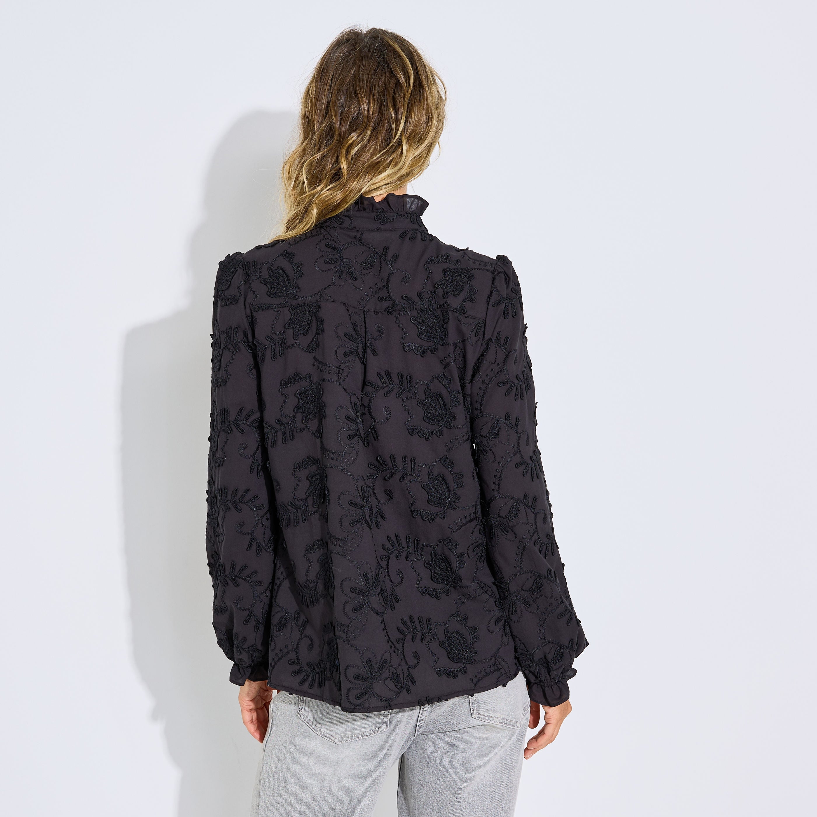 Blouse broderie anglaise col haut femme