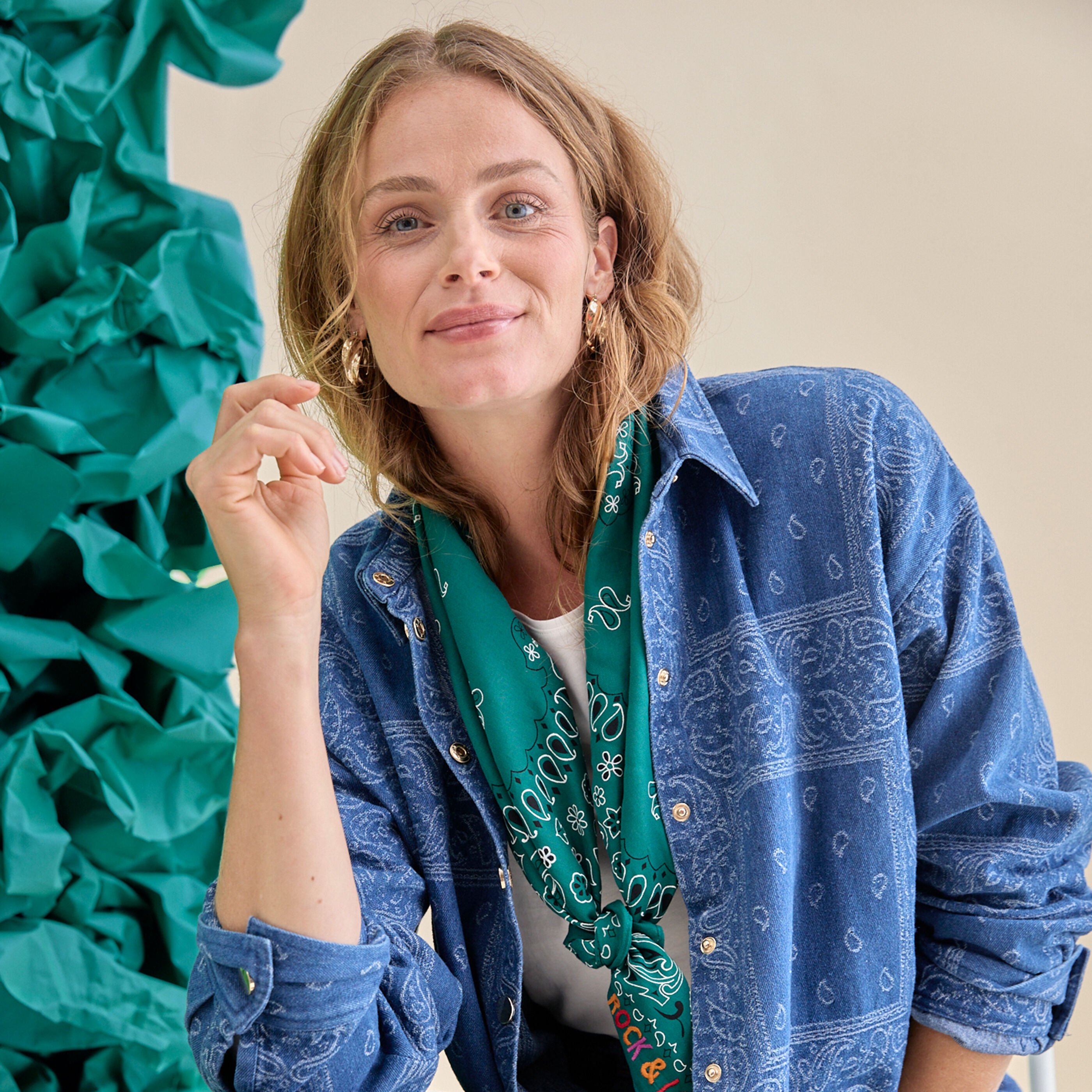 Chemise denim imprim&eacute; paisley femme