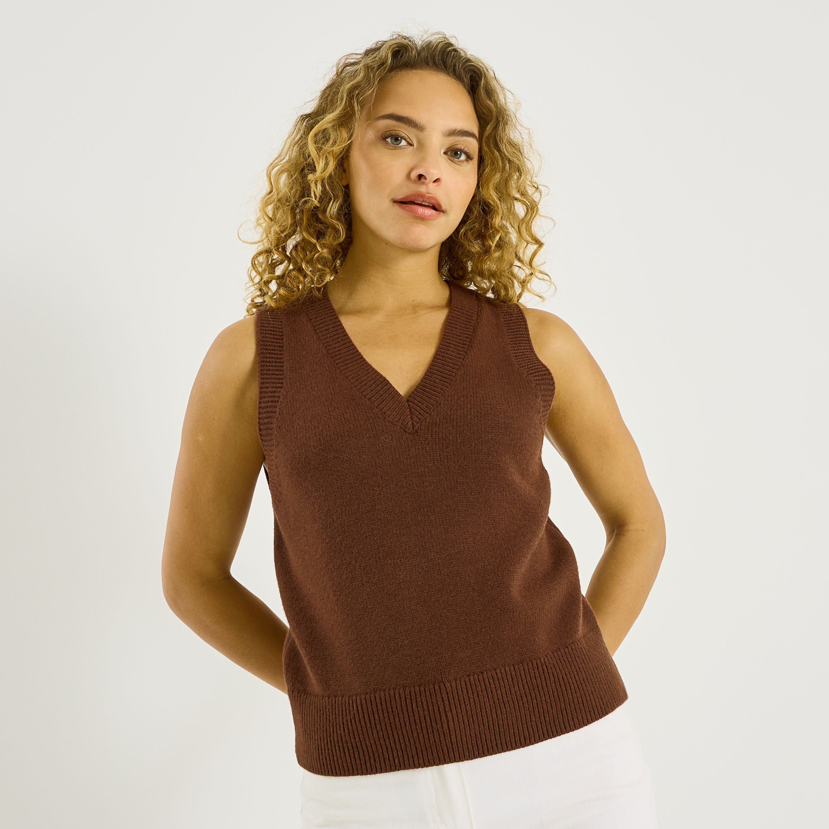 Pull col V sans manches femme