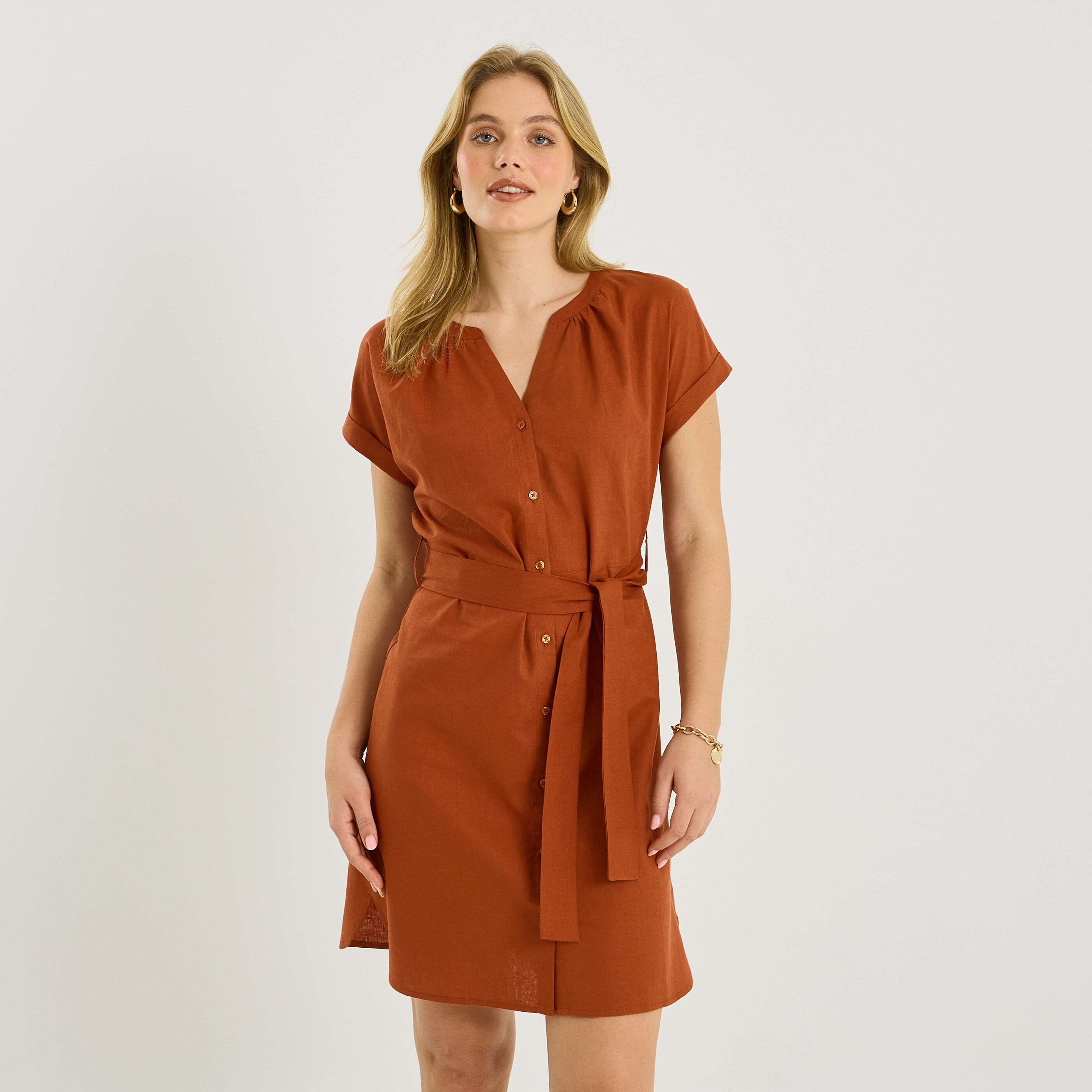 Robe courte unie en lin m&eacute;lang&eacute;