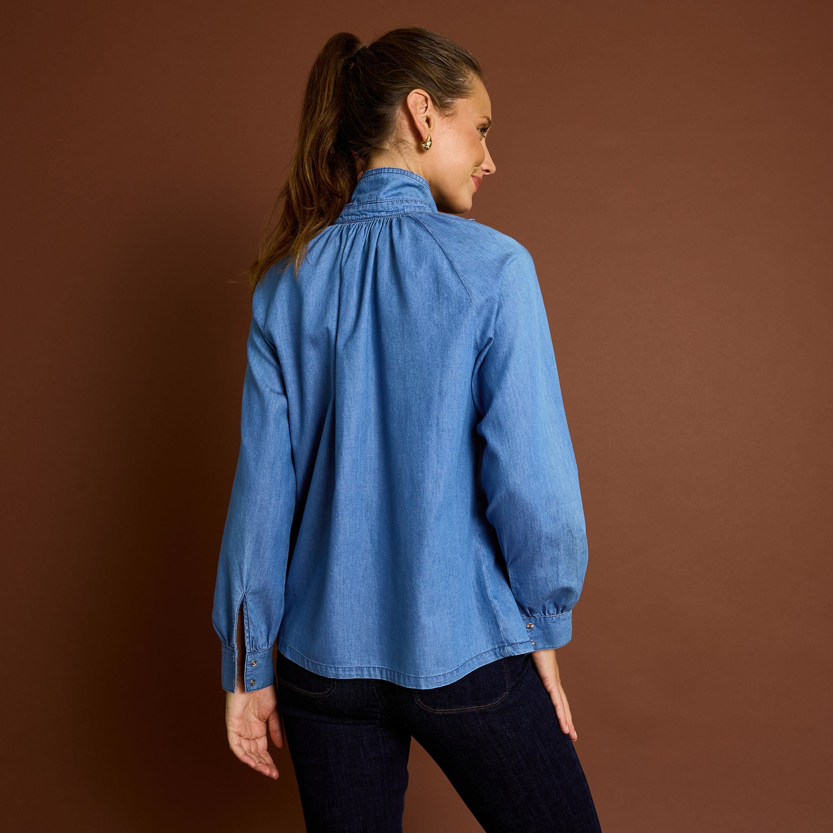 Chemisier denim col lavalli&egrave;re femme