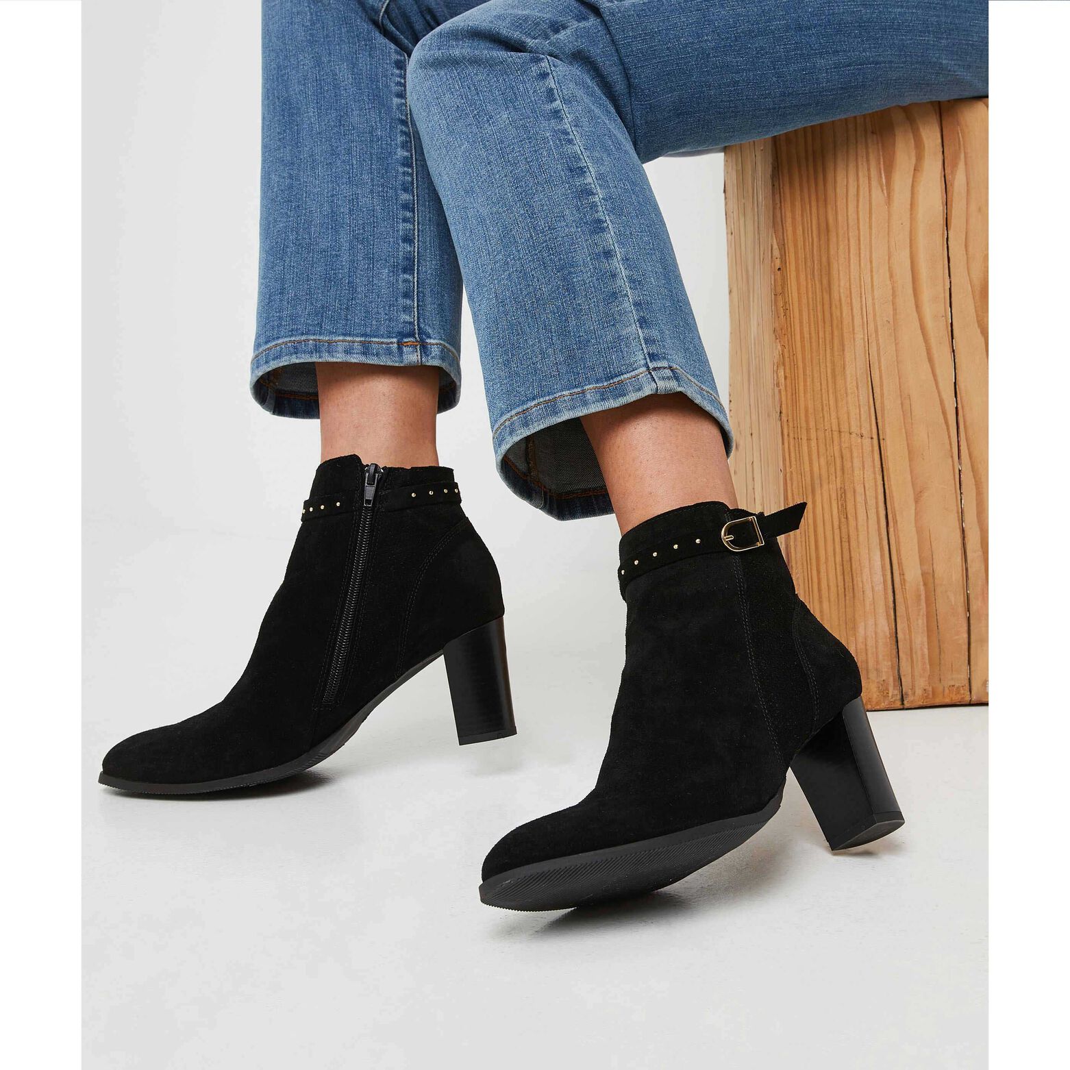 Bottines noires à talons en cuir femme