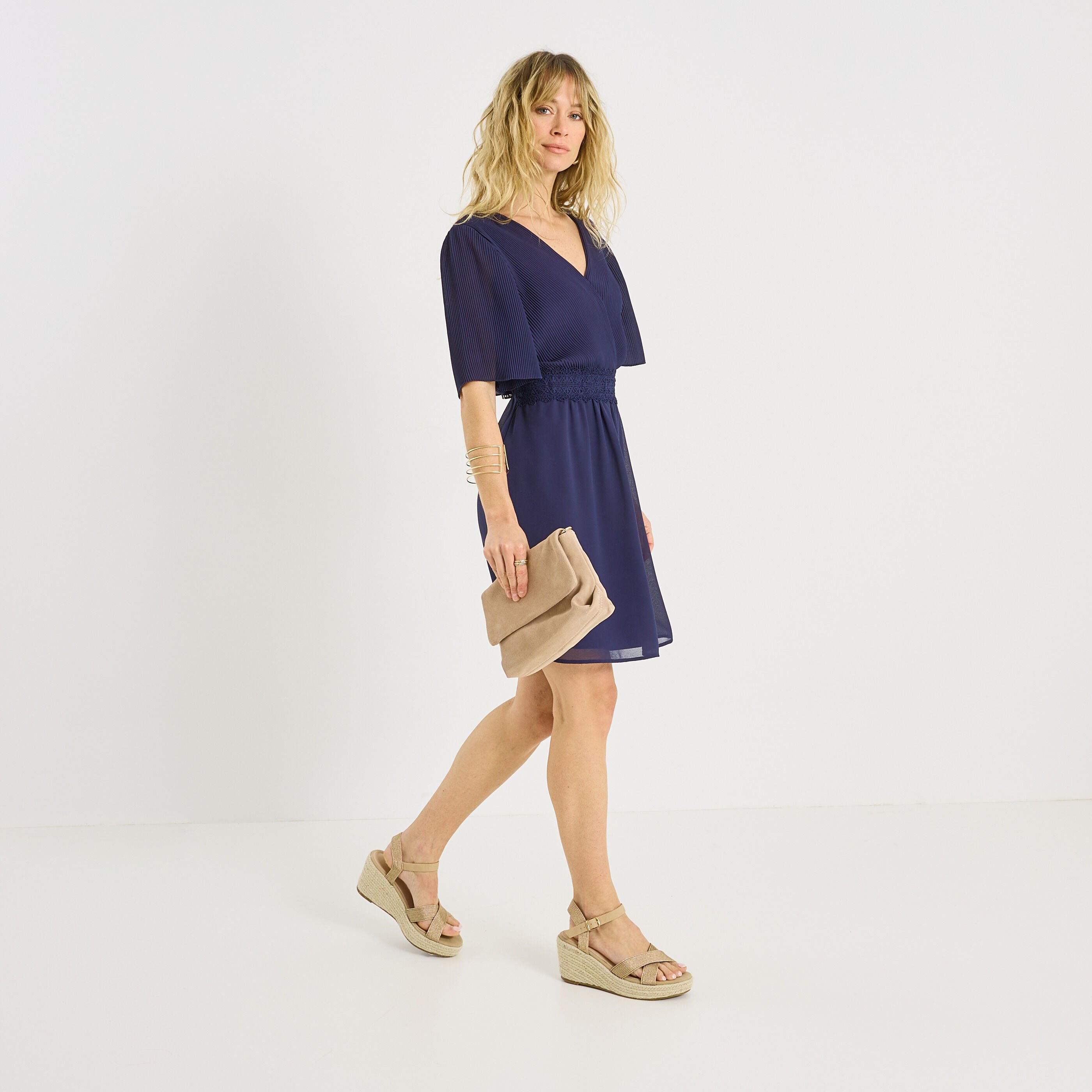 Robe habill&eacute;e unie longueur genou