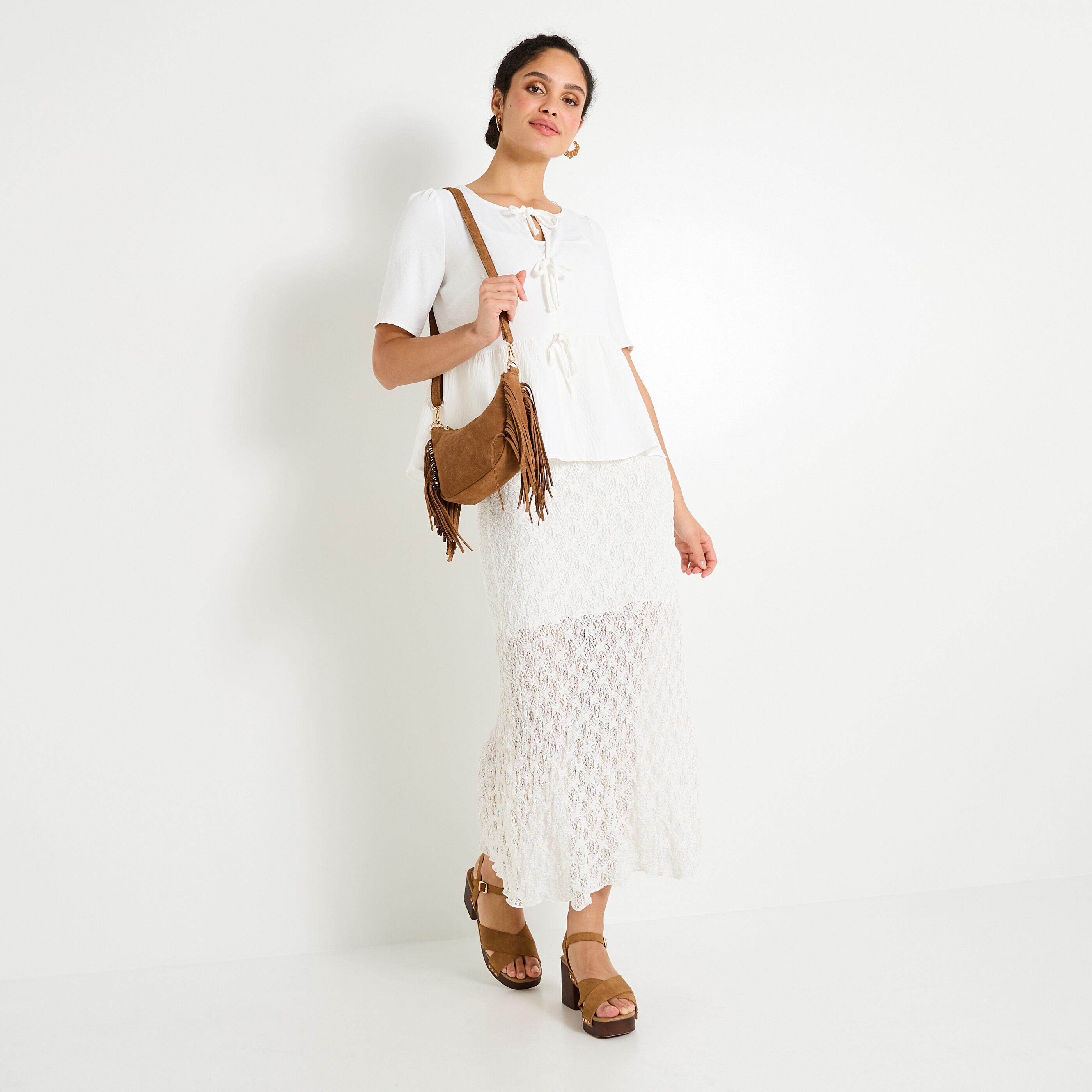 Jupe mi-longue &agrave; d&eacute;tails ajour&eacute;s