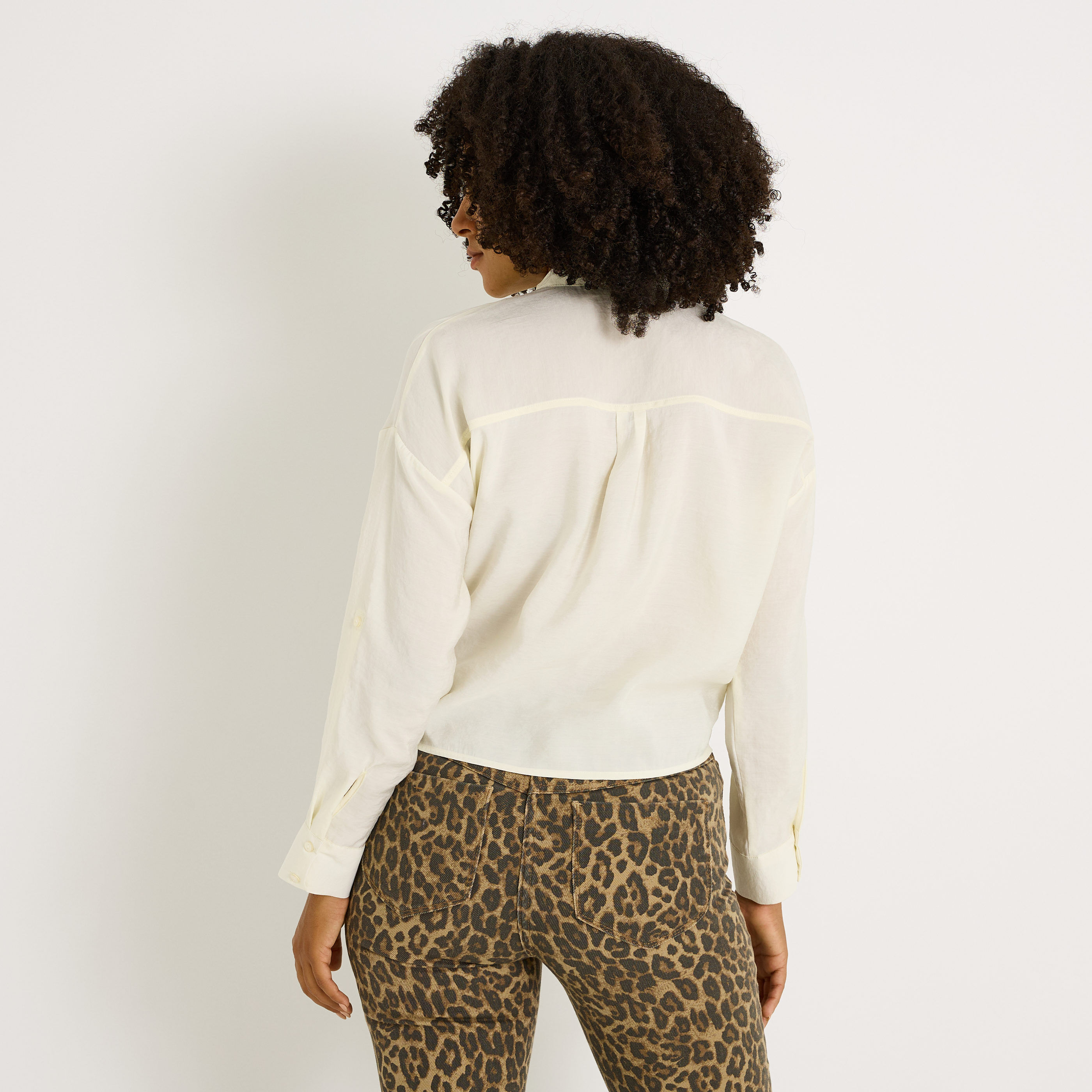 Chemise nou&eacute;e col rond femme