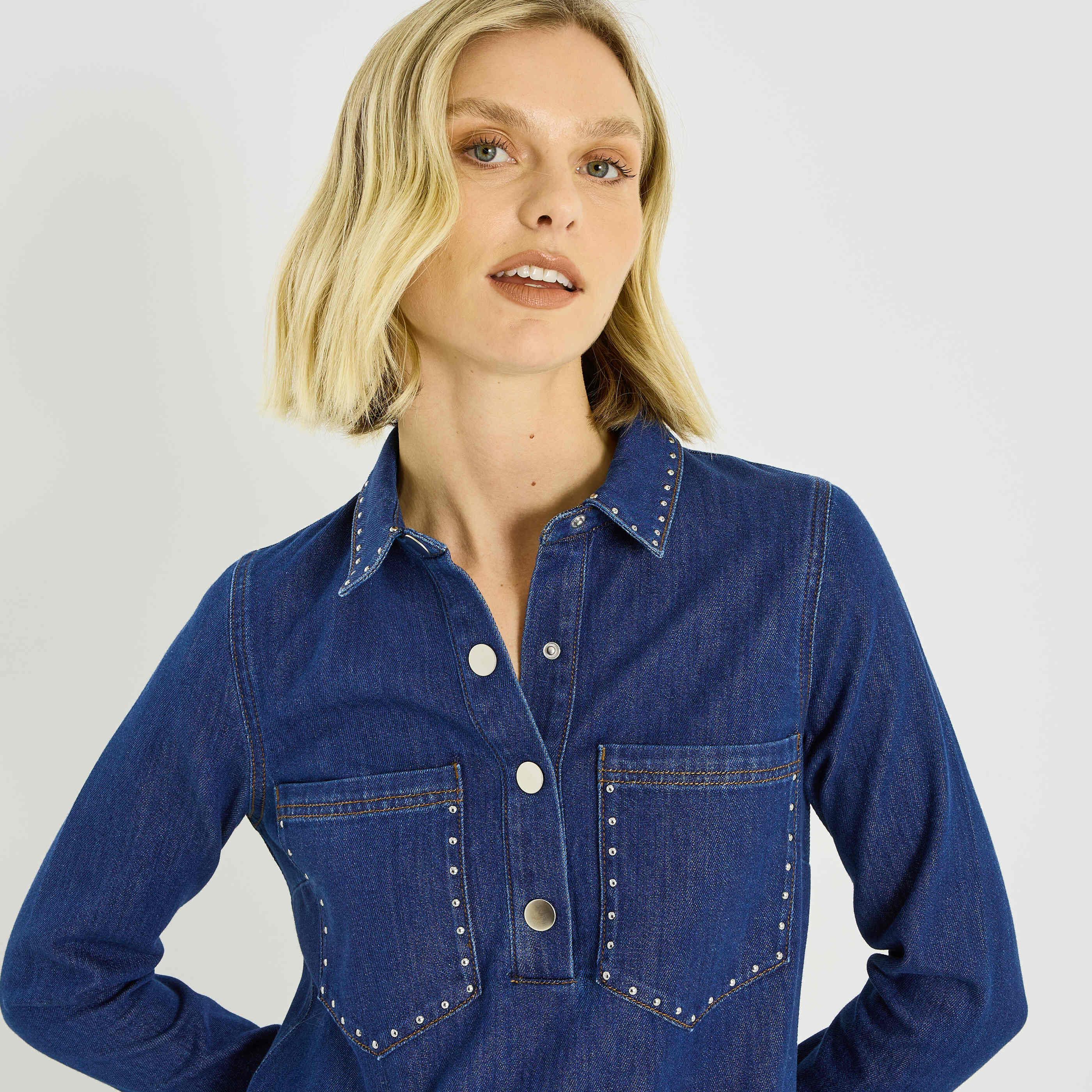 Robe en denim avec clous