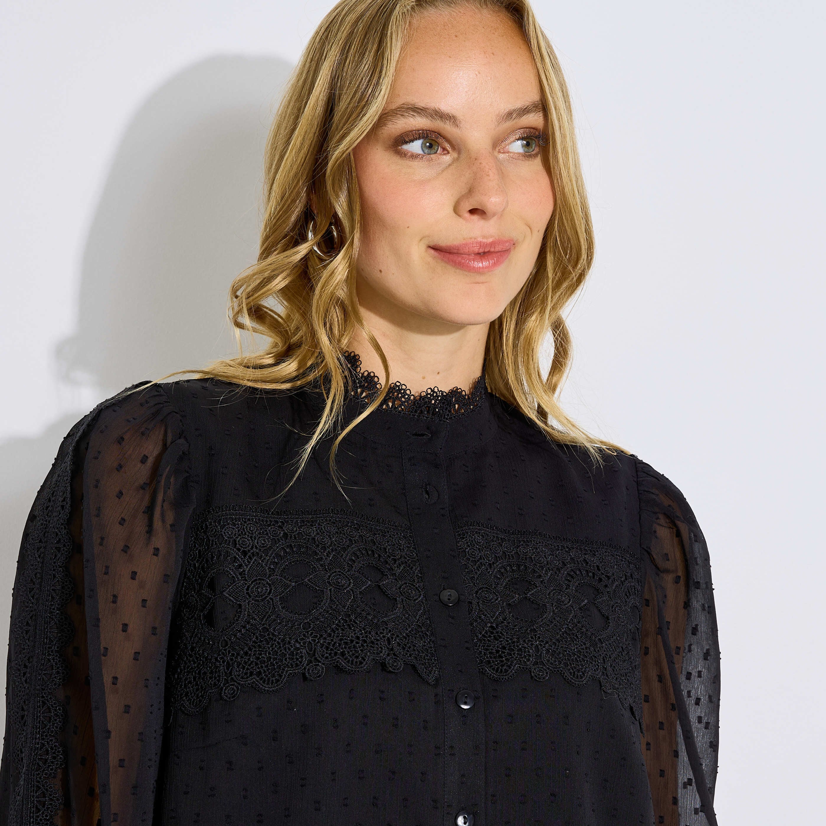 Chemise motifs plumetis femme