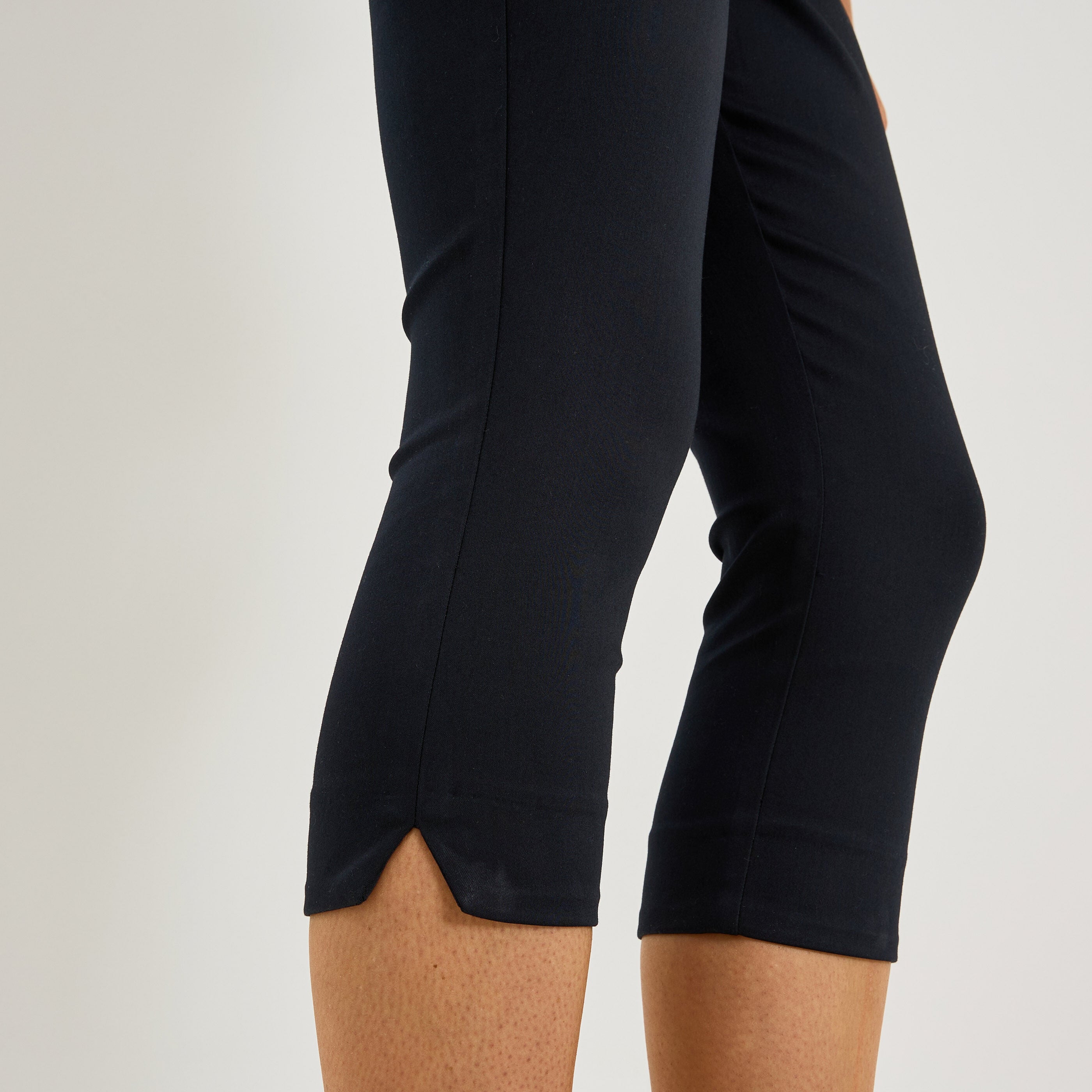 Pantalon capri ajust&eacute; femme