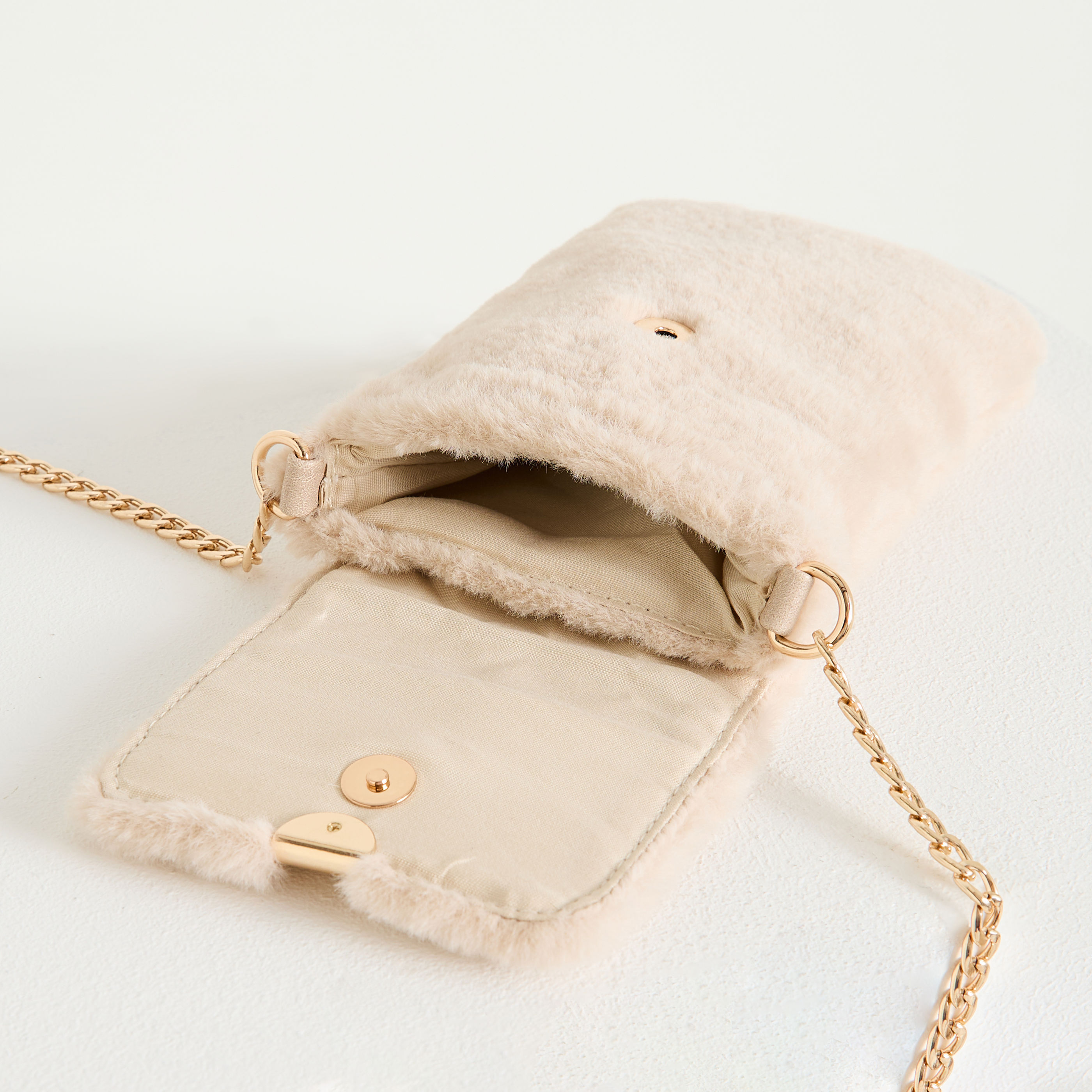 Pochette t&eacute;l&eacute;phone imitation fourrure