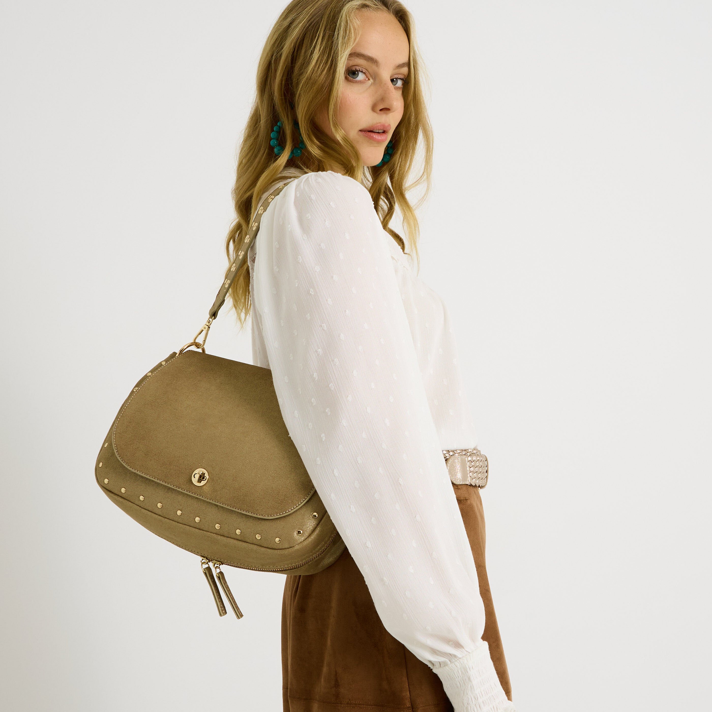 Sac besace clout&eacute; femme