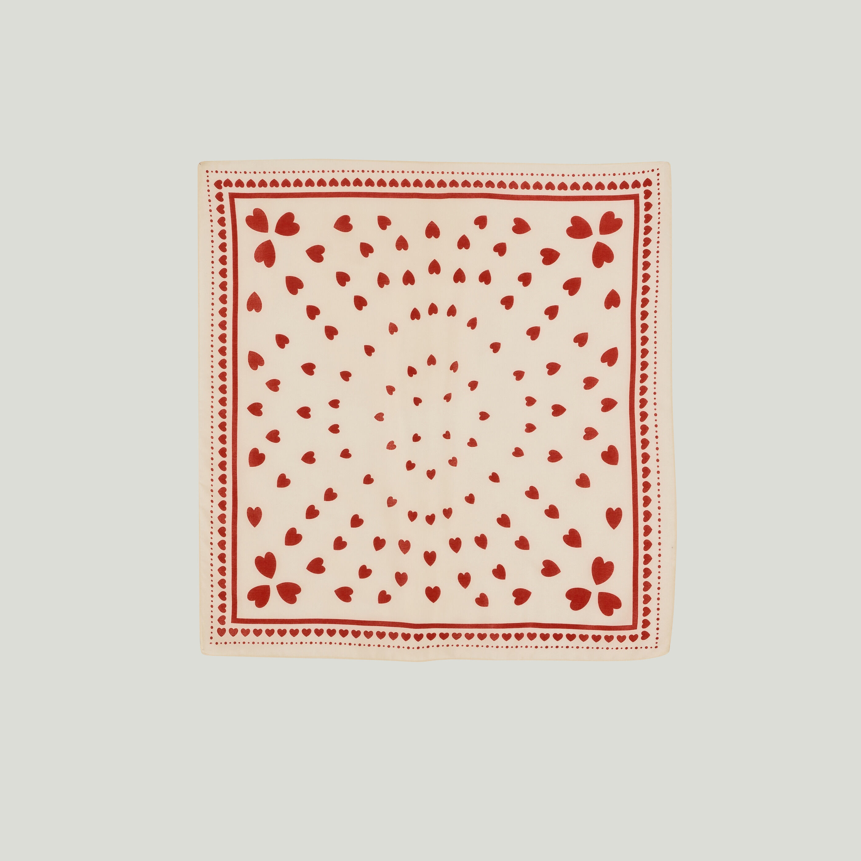 Foulard carr&eacute; motifs c&oelig;urs femme 