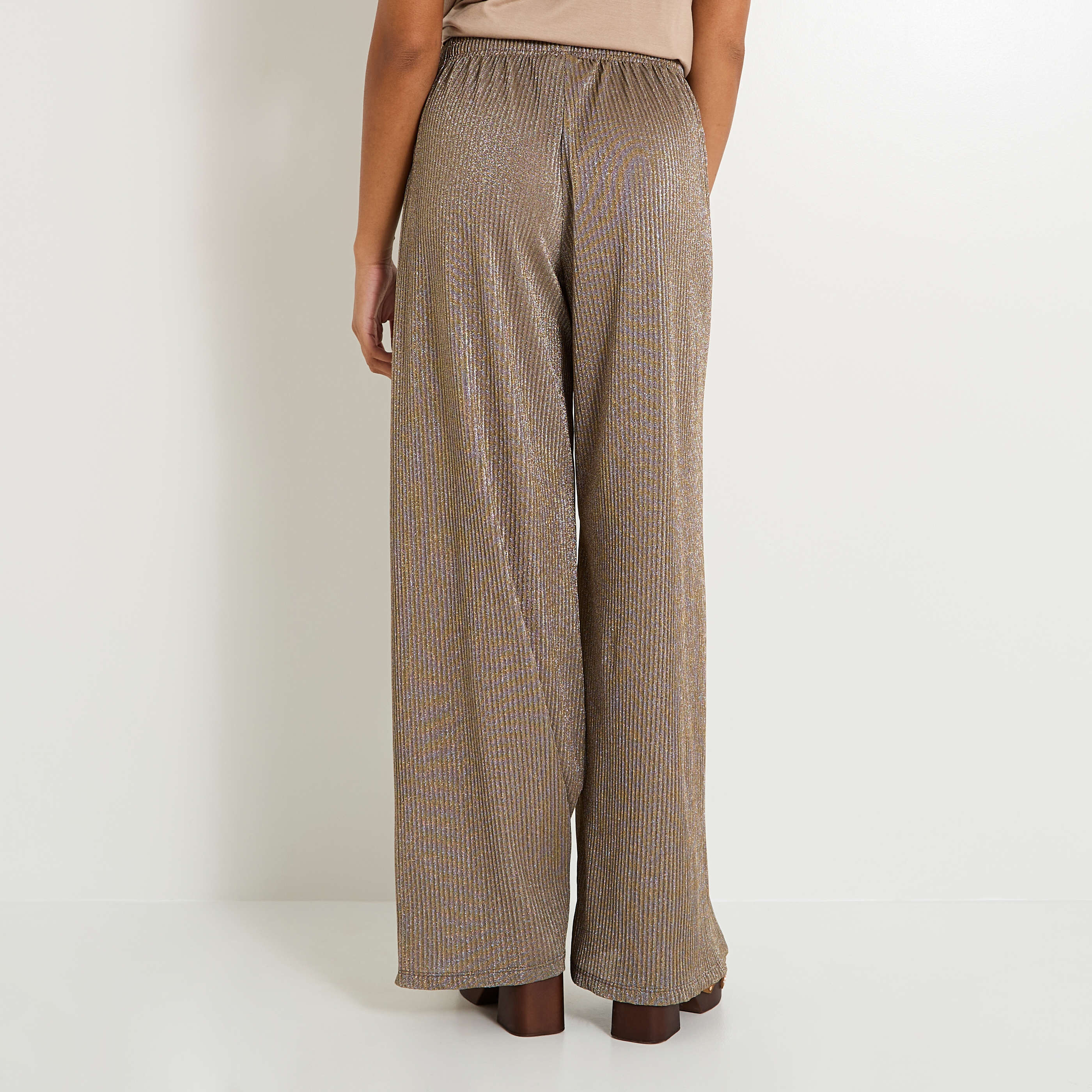 Pantalon pliss&eacute; effet brillant femme
