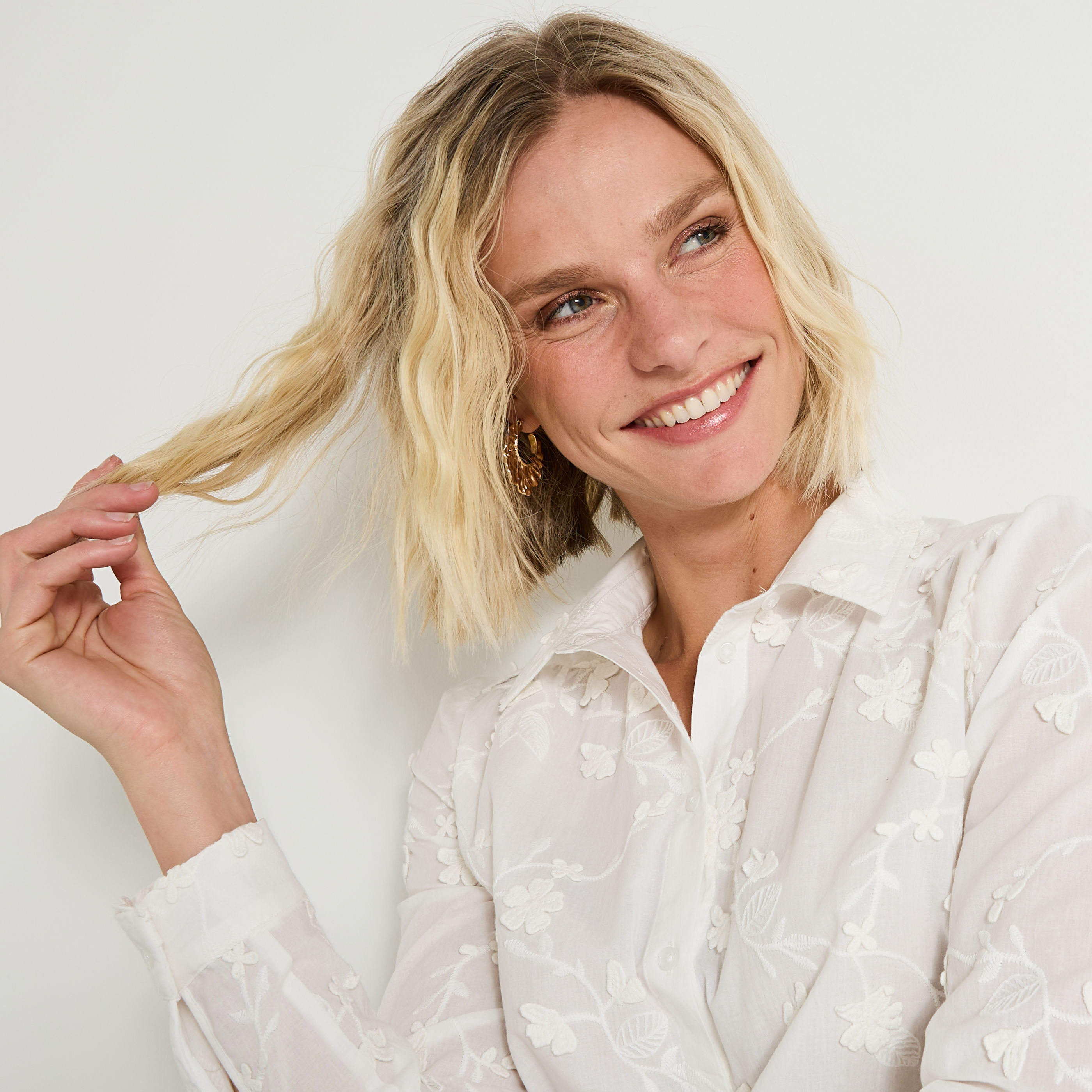 Chemise broderies florales femme