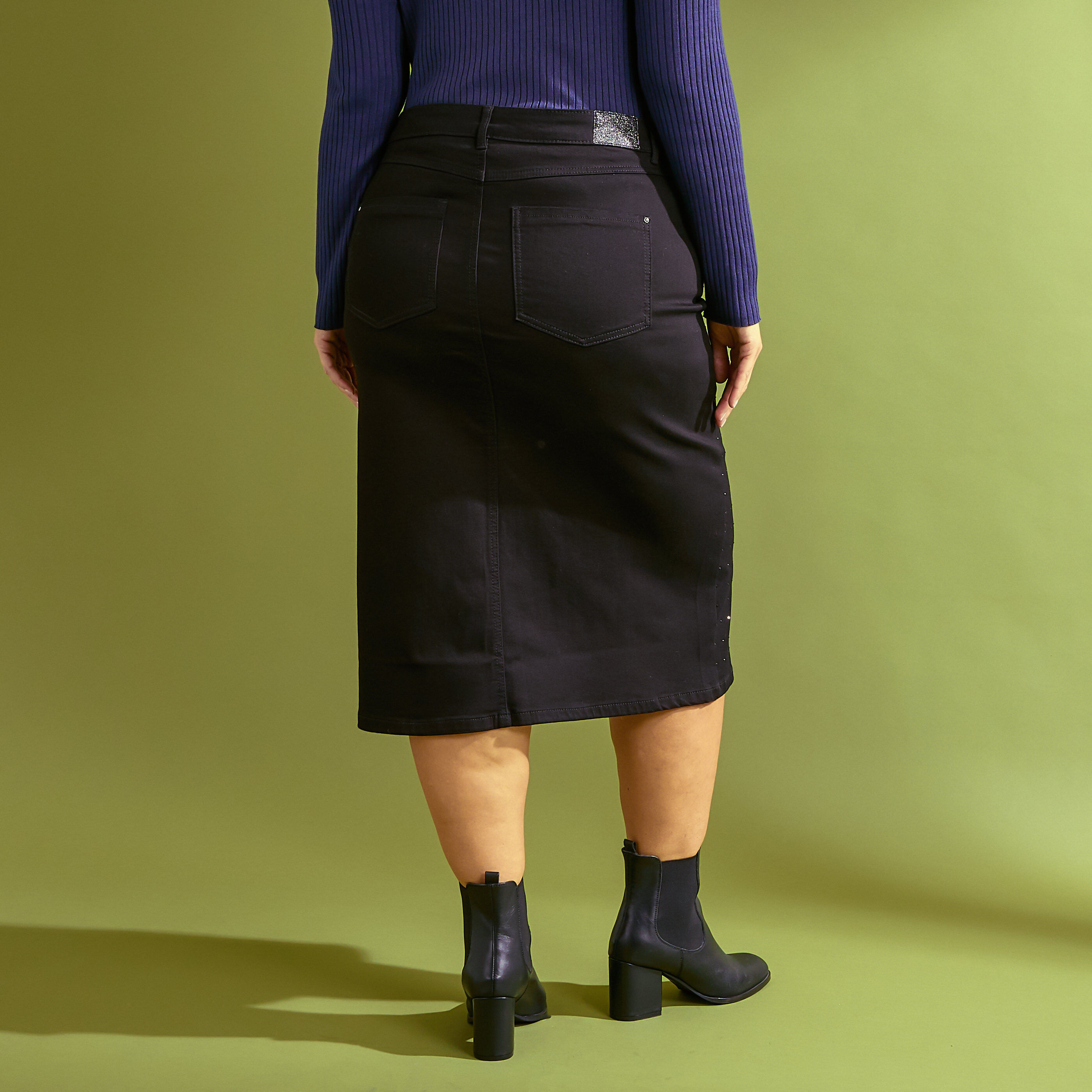 Jupe mi-longue en denim et strass